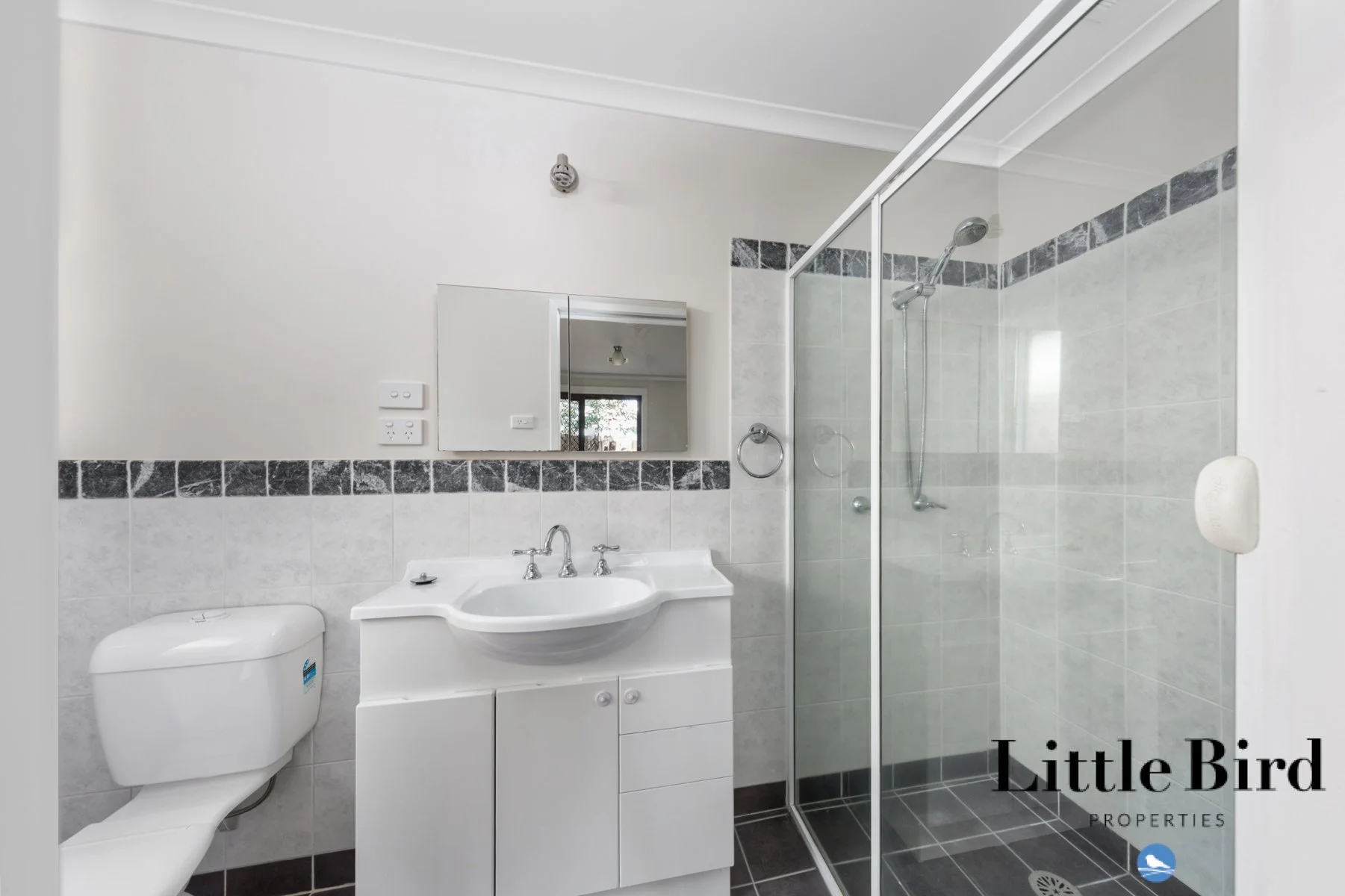 98 Namatjira Dr Stirling_15.jpg