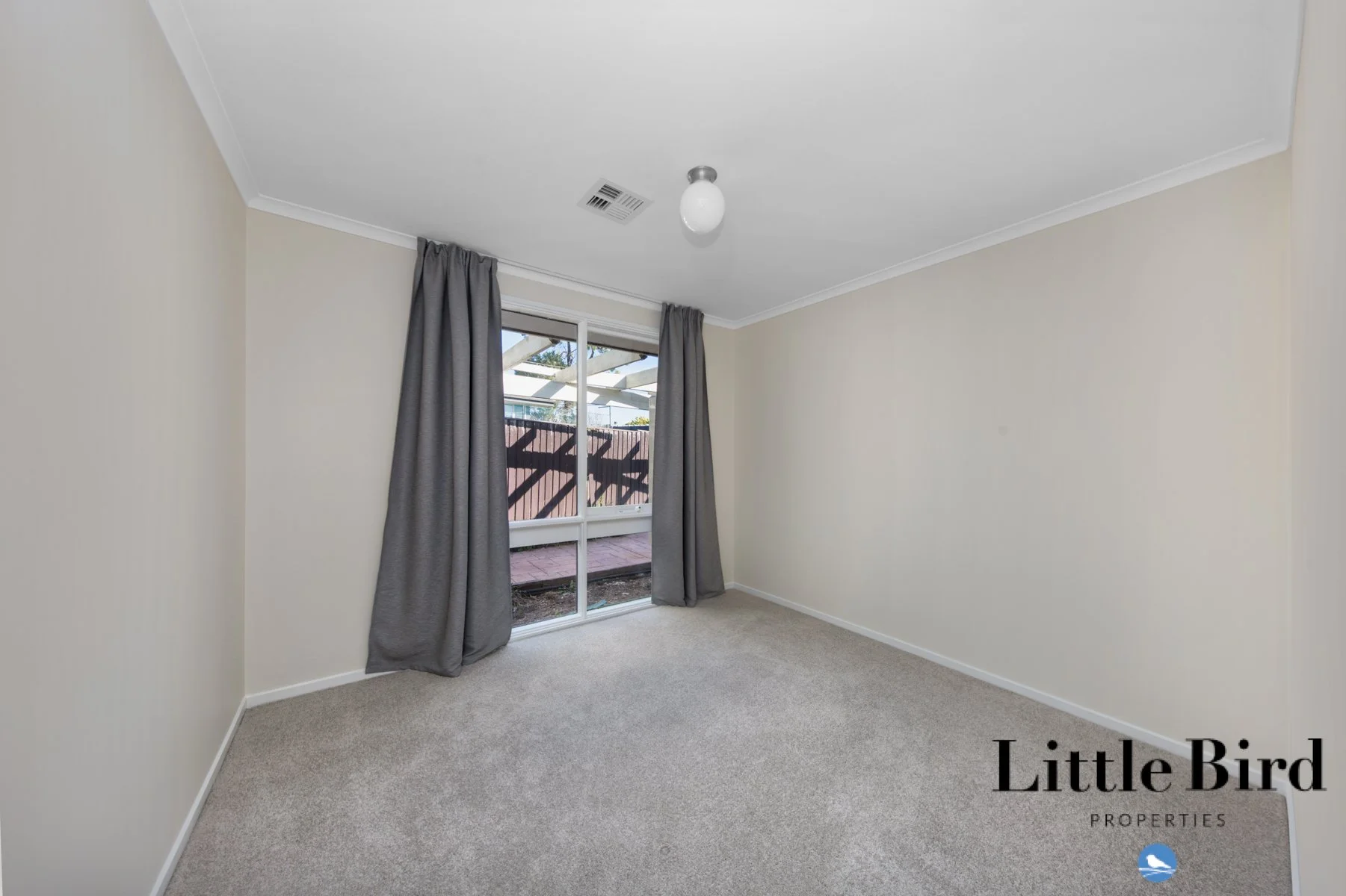 98 Namatjira Dr Stirling_16.jpg