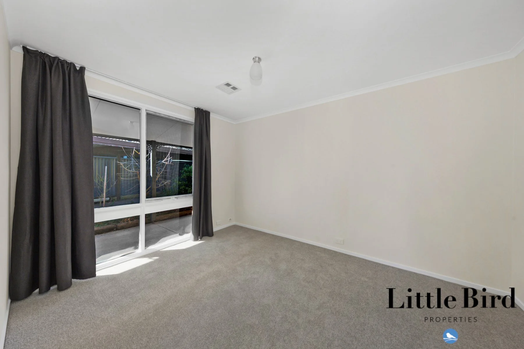98 Namatjira Dr Stirling_18.jpg
