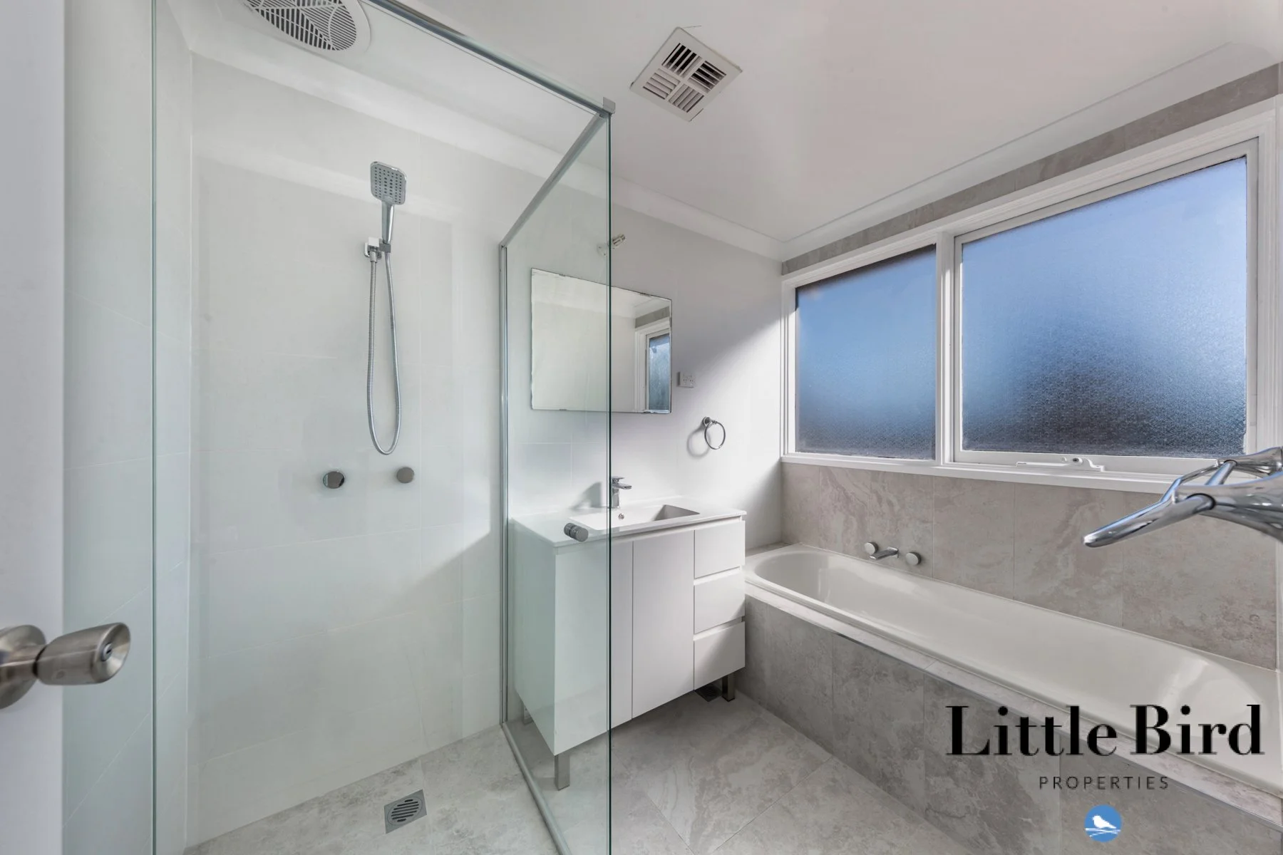 98 Namatjira Dr Stirling_19.jpg