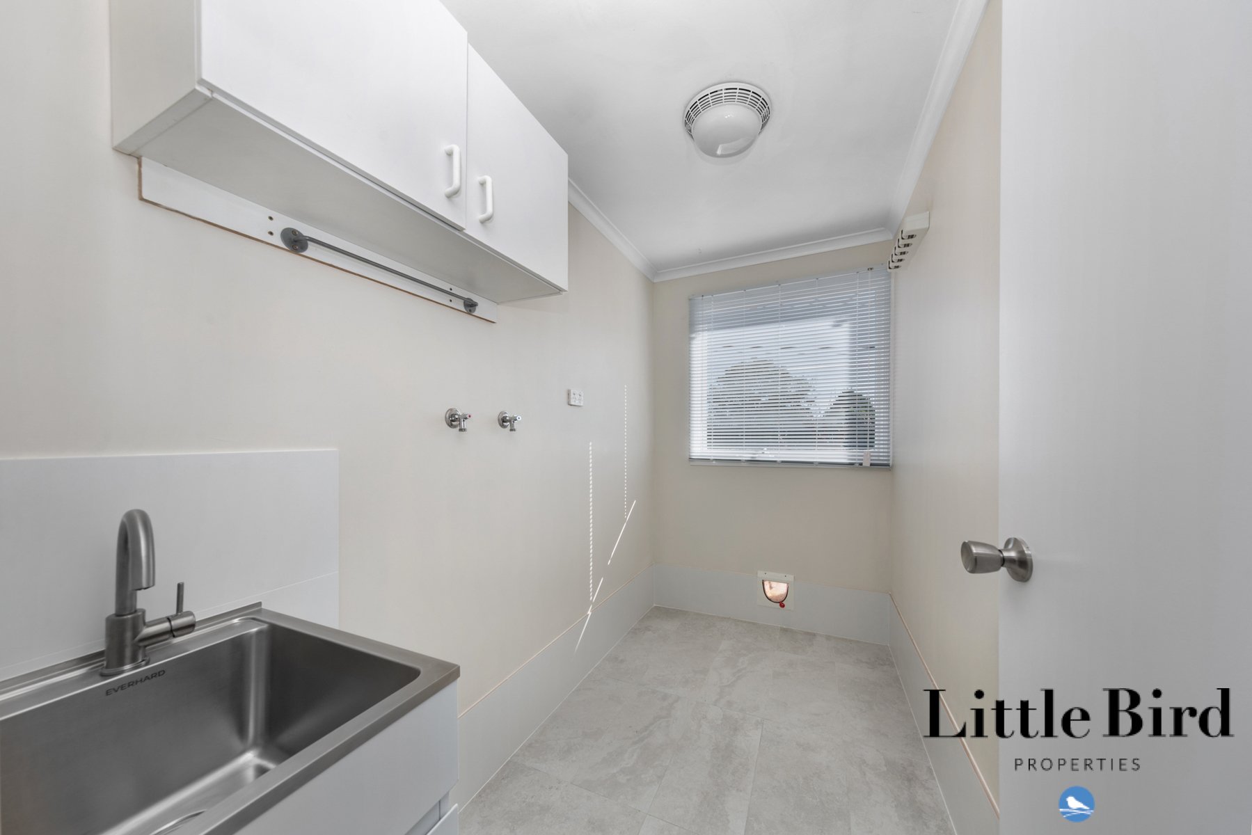 98 Namatjira Dr Stirling_20.jpg