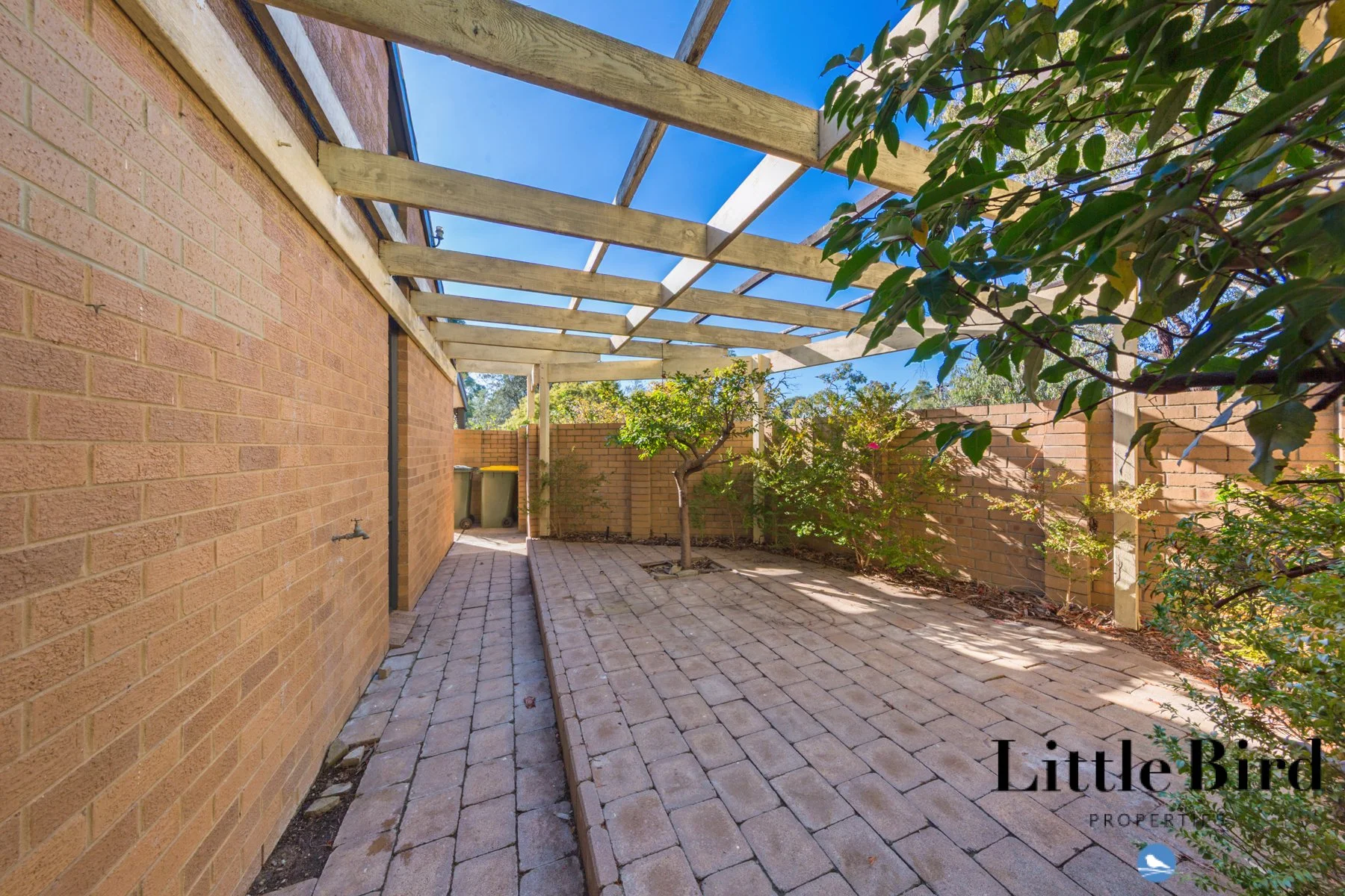 98 Namatjira Dr Stirling_21.jpg