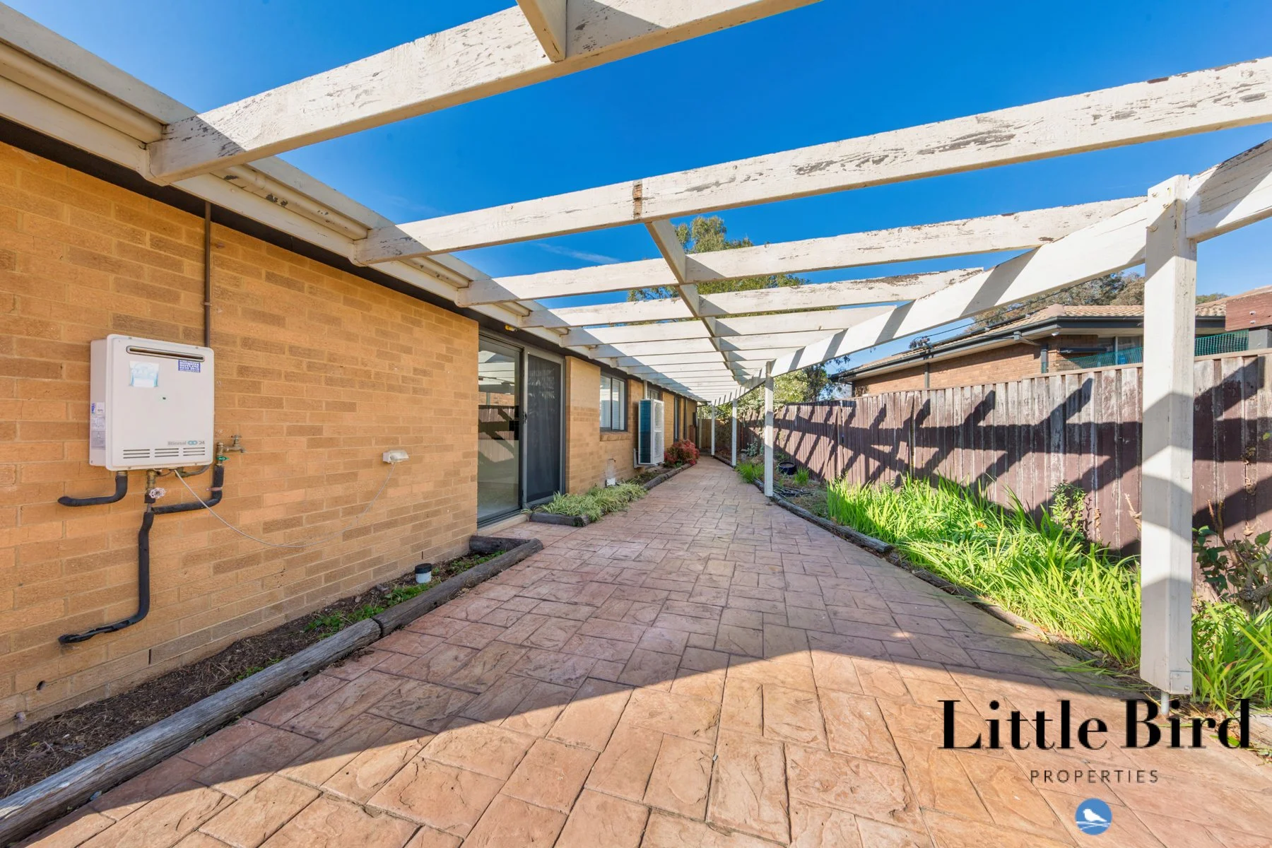 98 Namatjira Dr Stirling_25.jpg
