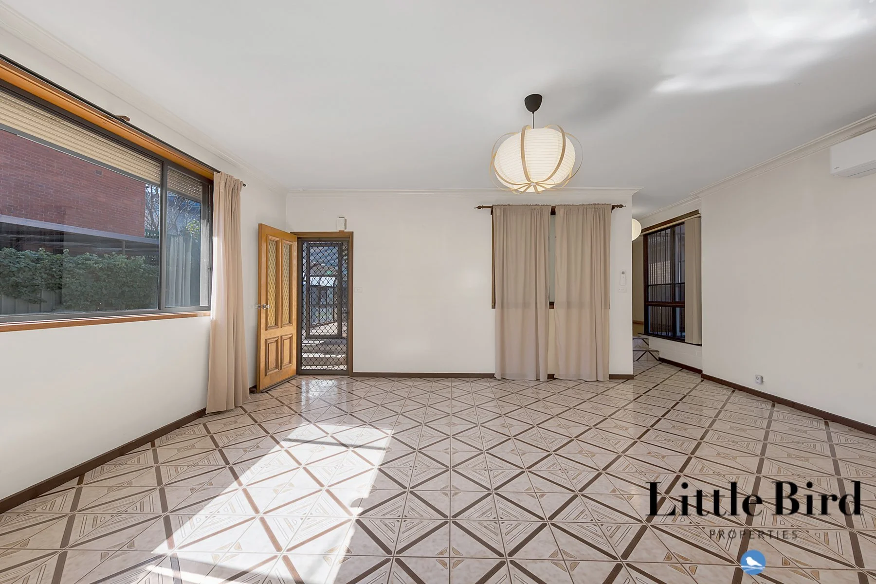 37 De Burgh st Lyneham_7.jpg