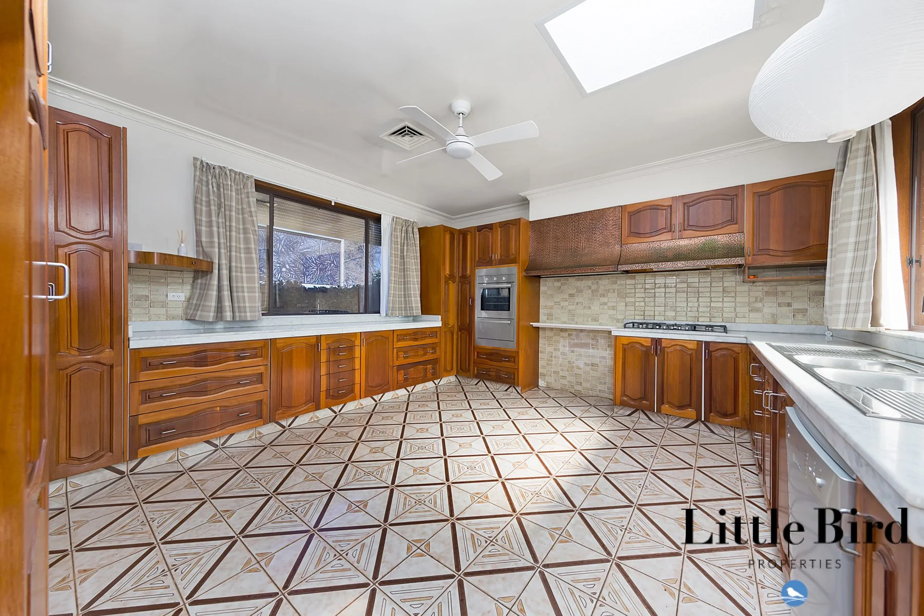 37 De Burgh st Lyneham_8.jpg