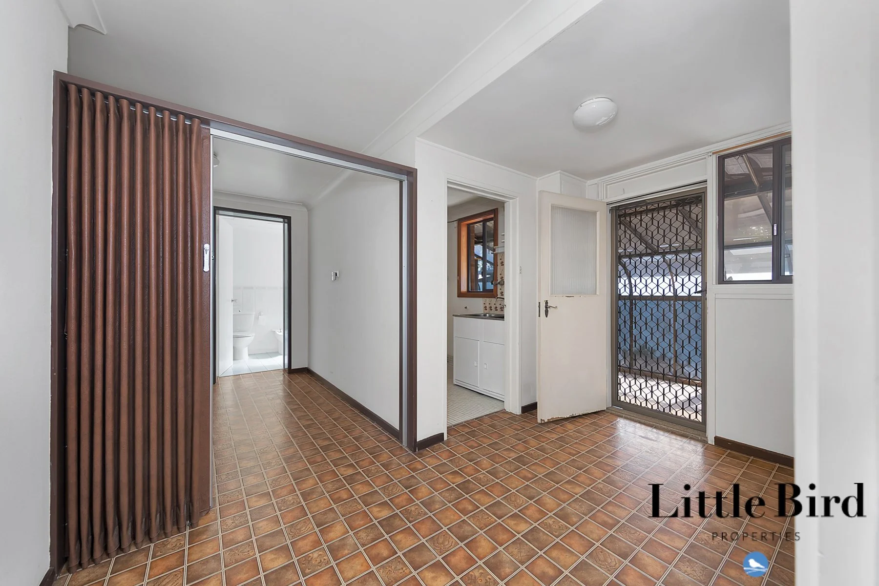 37 De Burgh st Lyneham_10.jpg