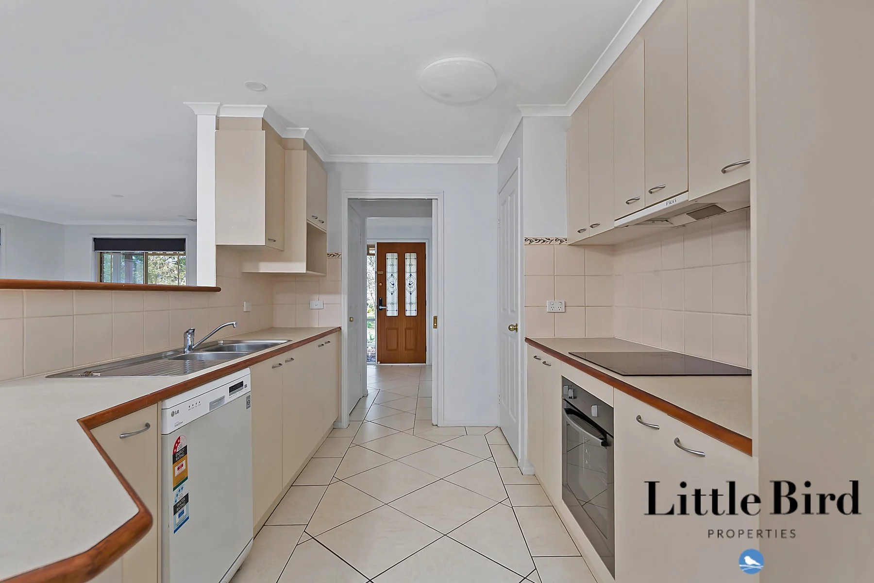 14 Traine Court Amaroo_7.jpg