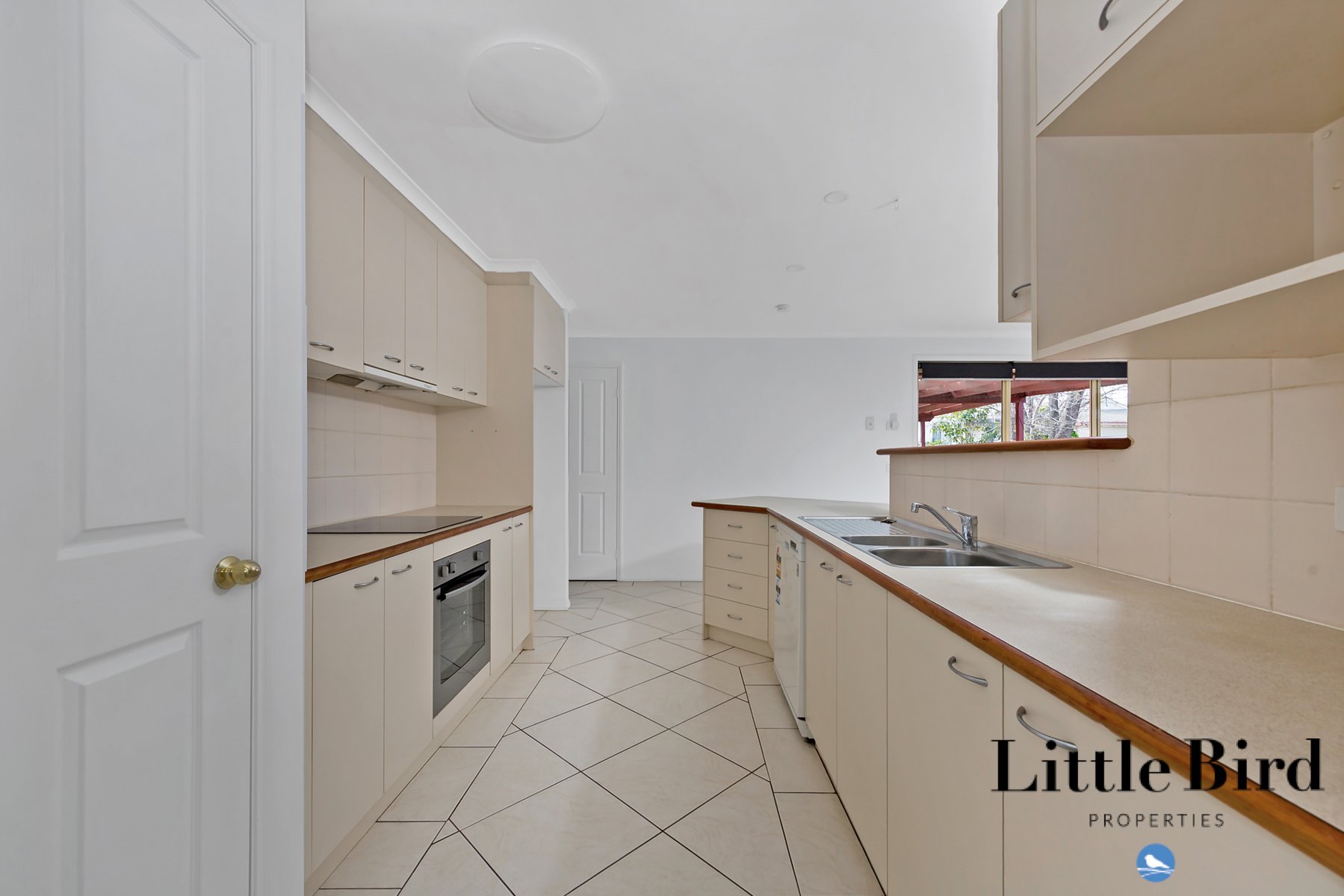 14 Traine Court Amaroo_8.jpg