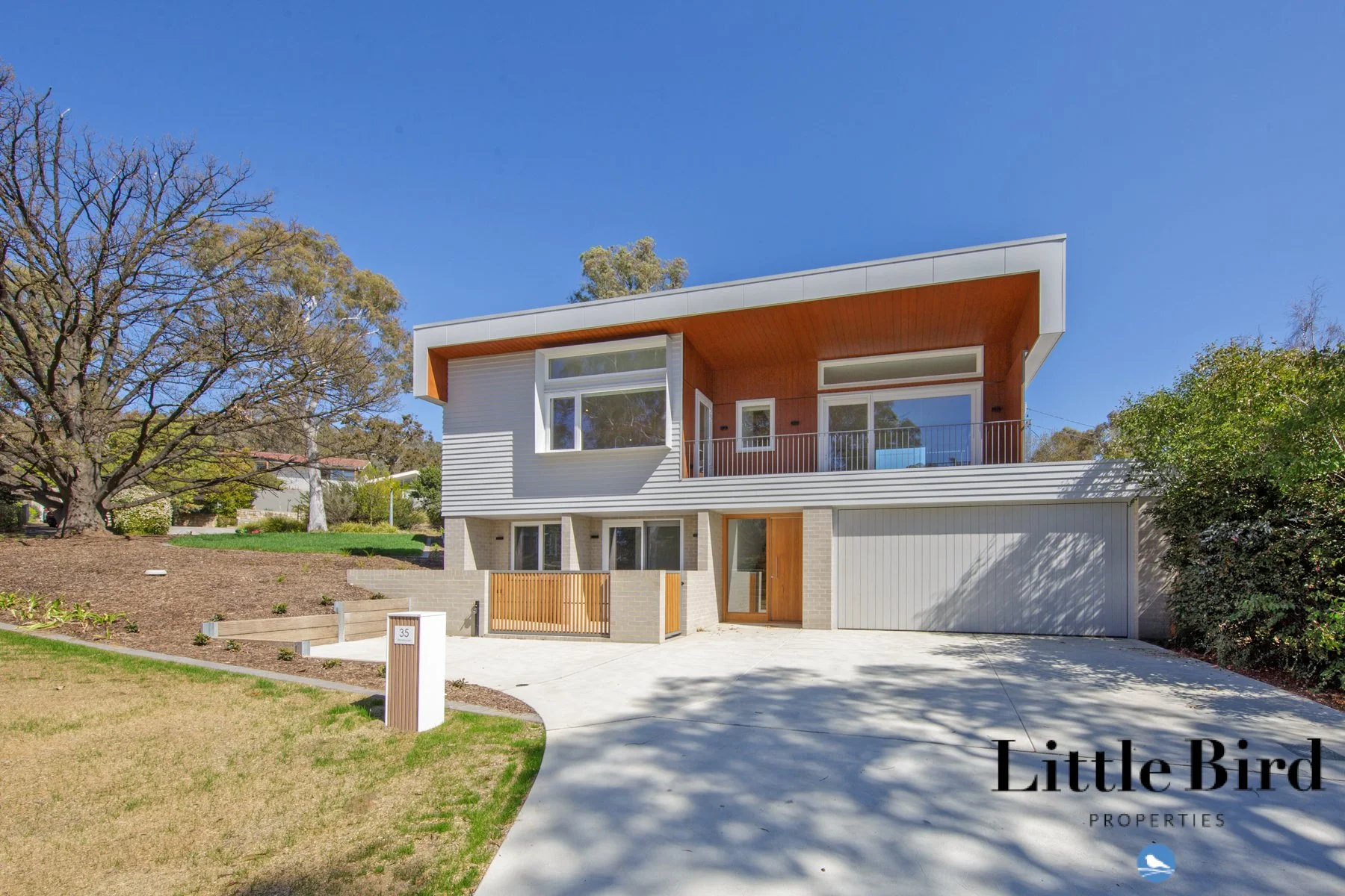 35 Stonehaven Cres Deakin_1.jpg