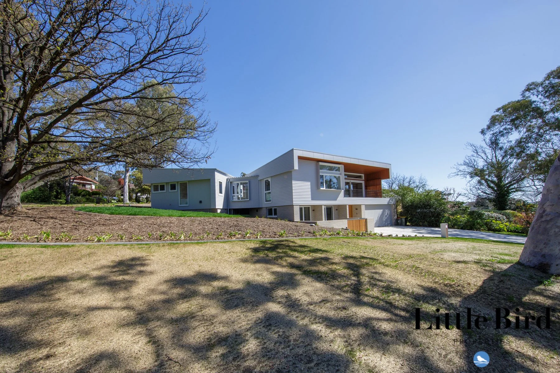 35 Stonehaven Cres Deakin_3.jpg