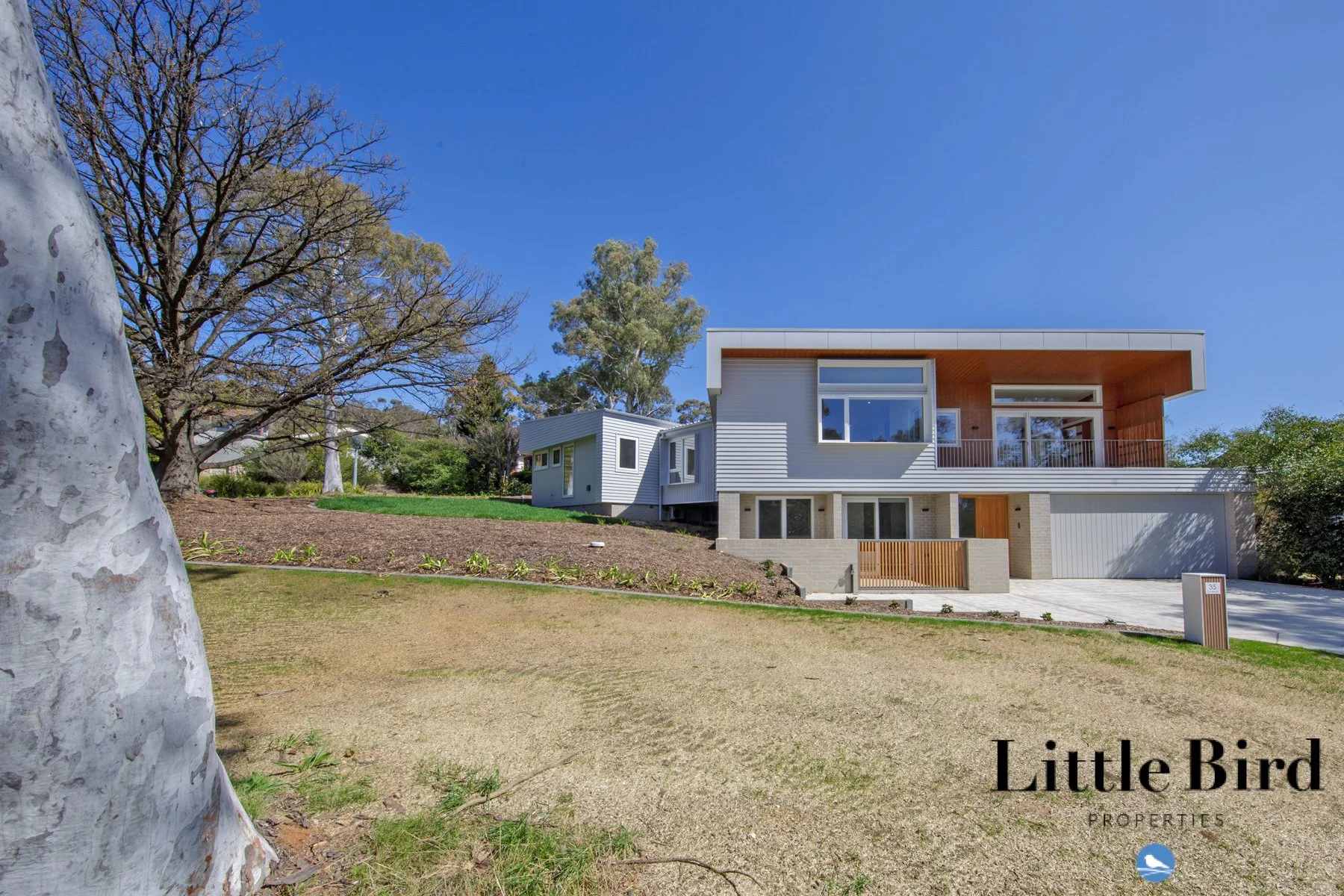 35 Stonehaven Cres Deakin_4.jpg