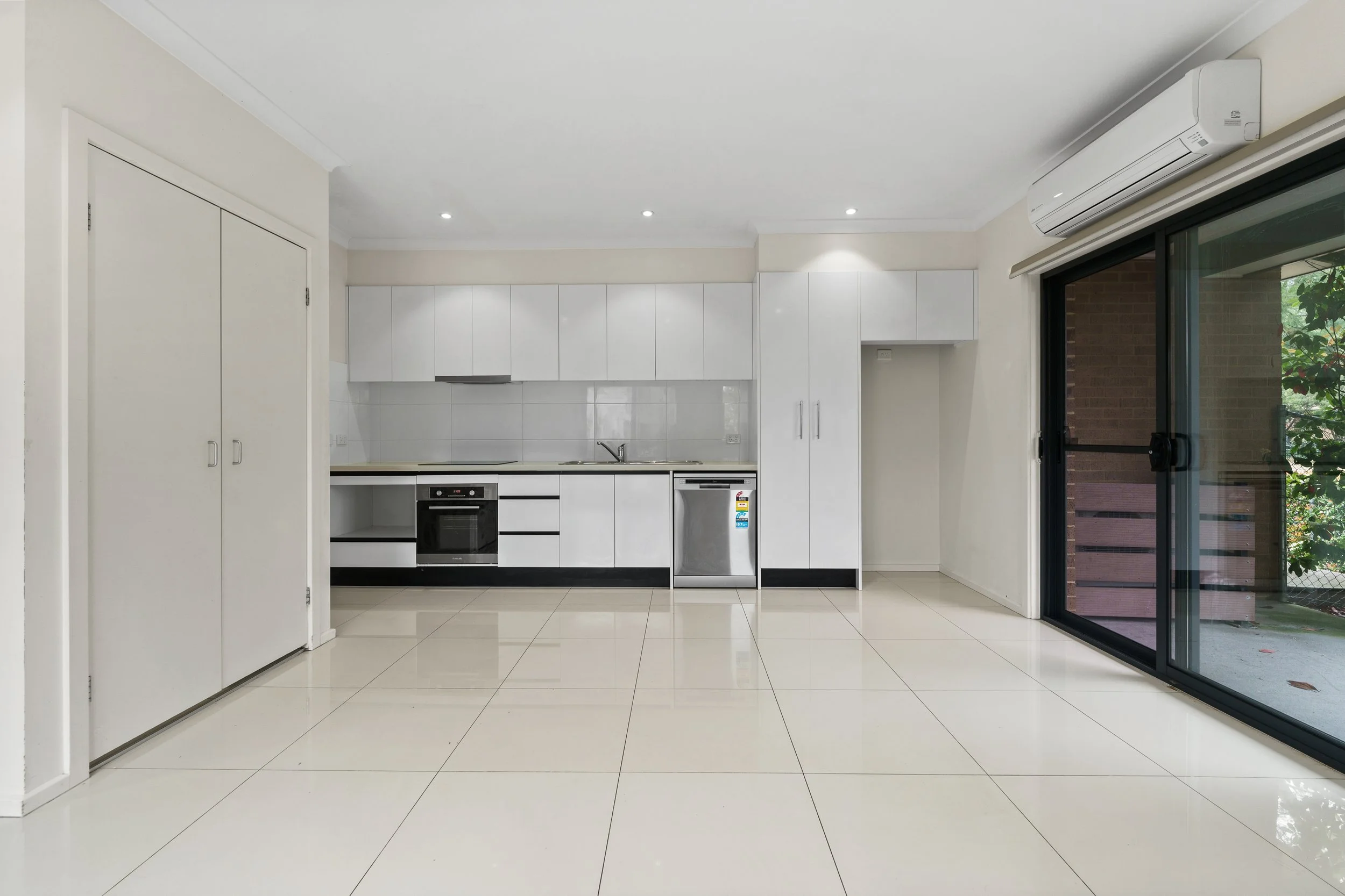 16/81 McWhae Cct Wanniassa