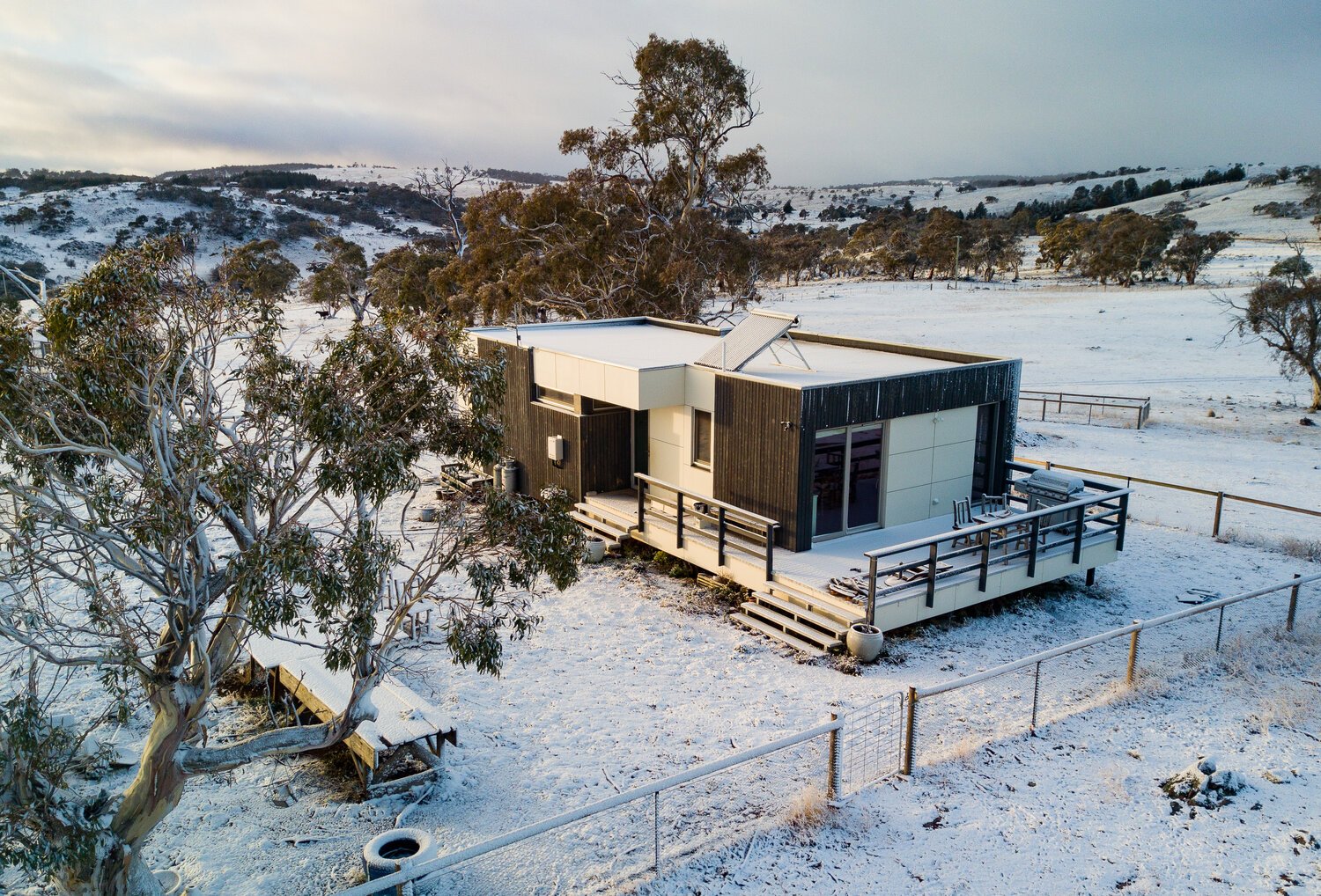 Cottage in the snow.jpeg
