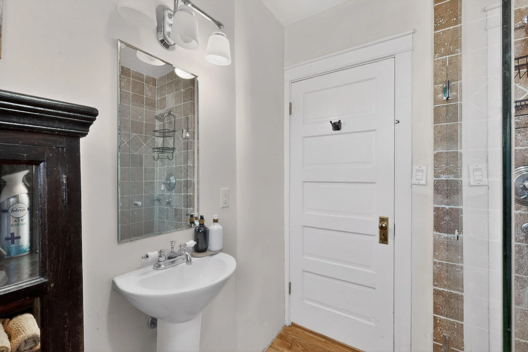 26-3D-Casas-723-Gildersleeve-St-Unit-C-12192025_080059.jpg