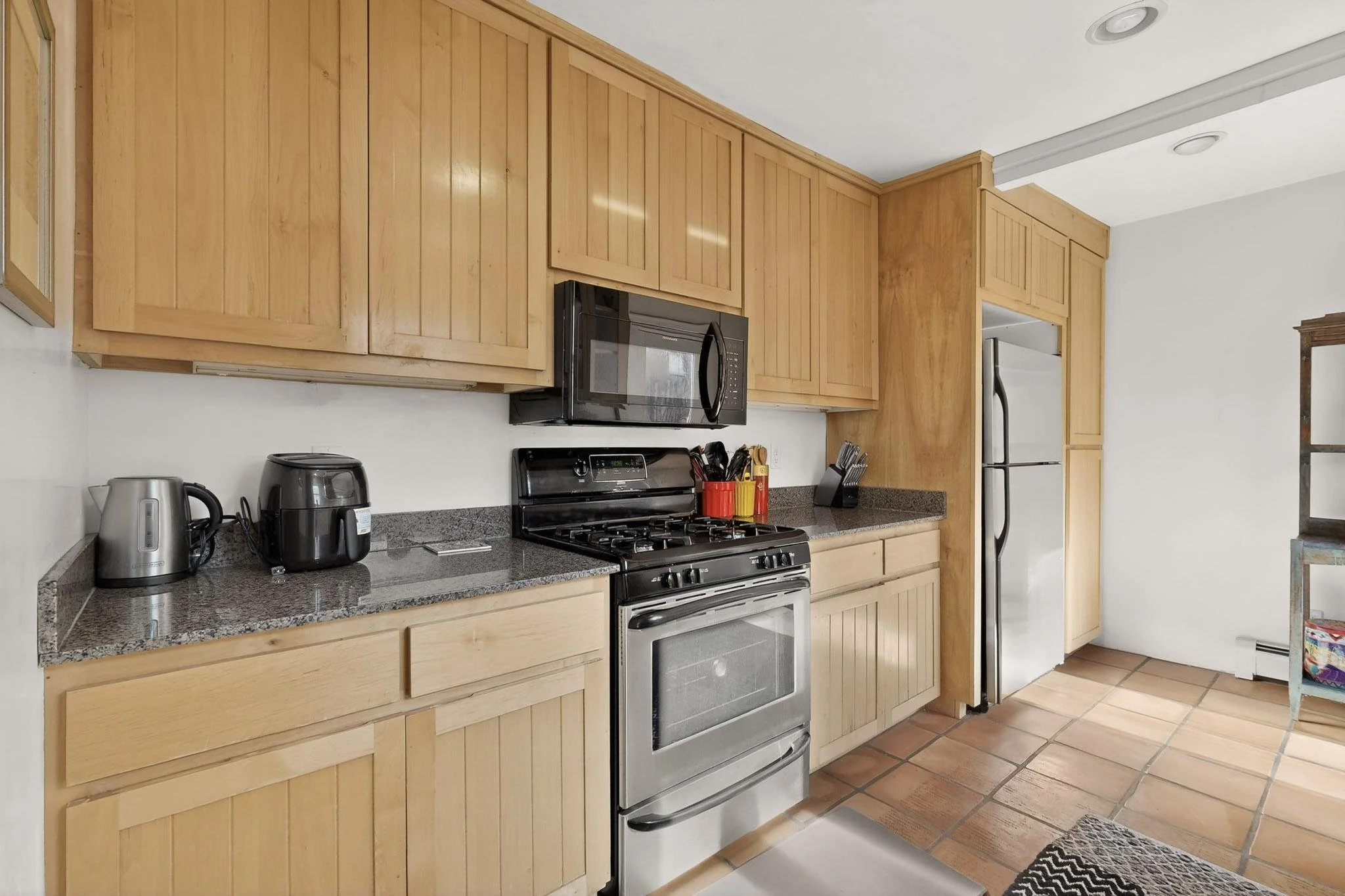 21-3D-Casas-723-Gildersleeve-St-Unit-C-12192025_075823.jpg