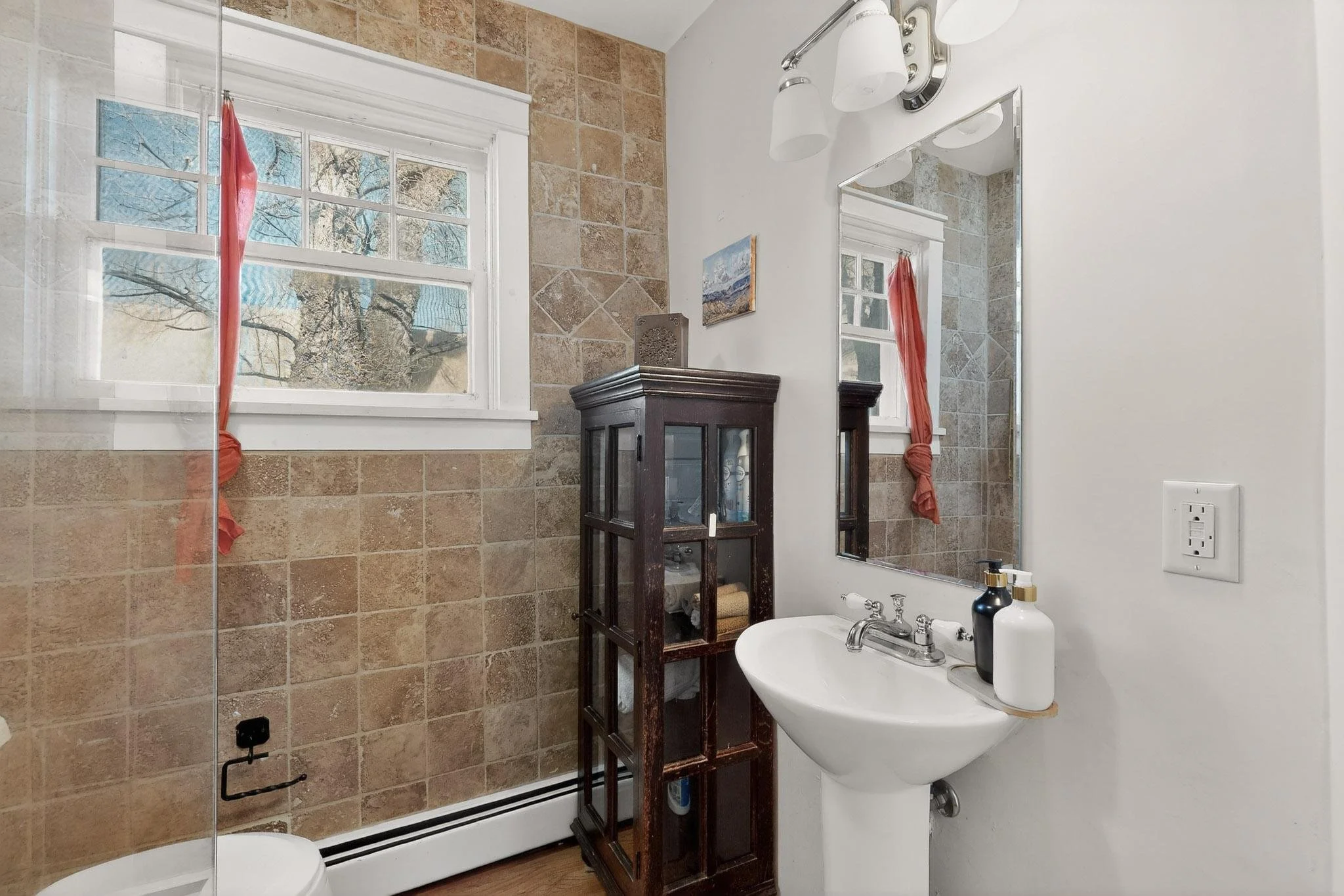 27-3D-Casas-723-Gildersleeve-St-Unit-C-12192025_080157.jpg