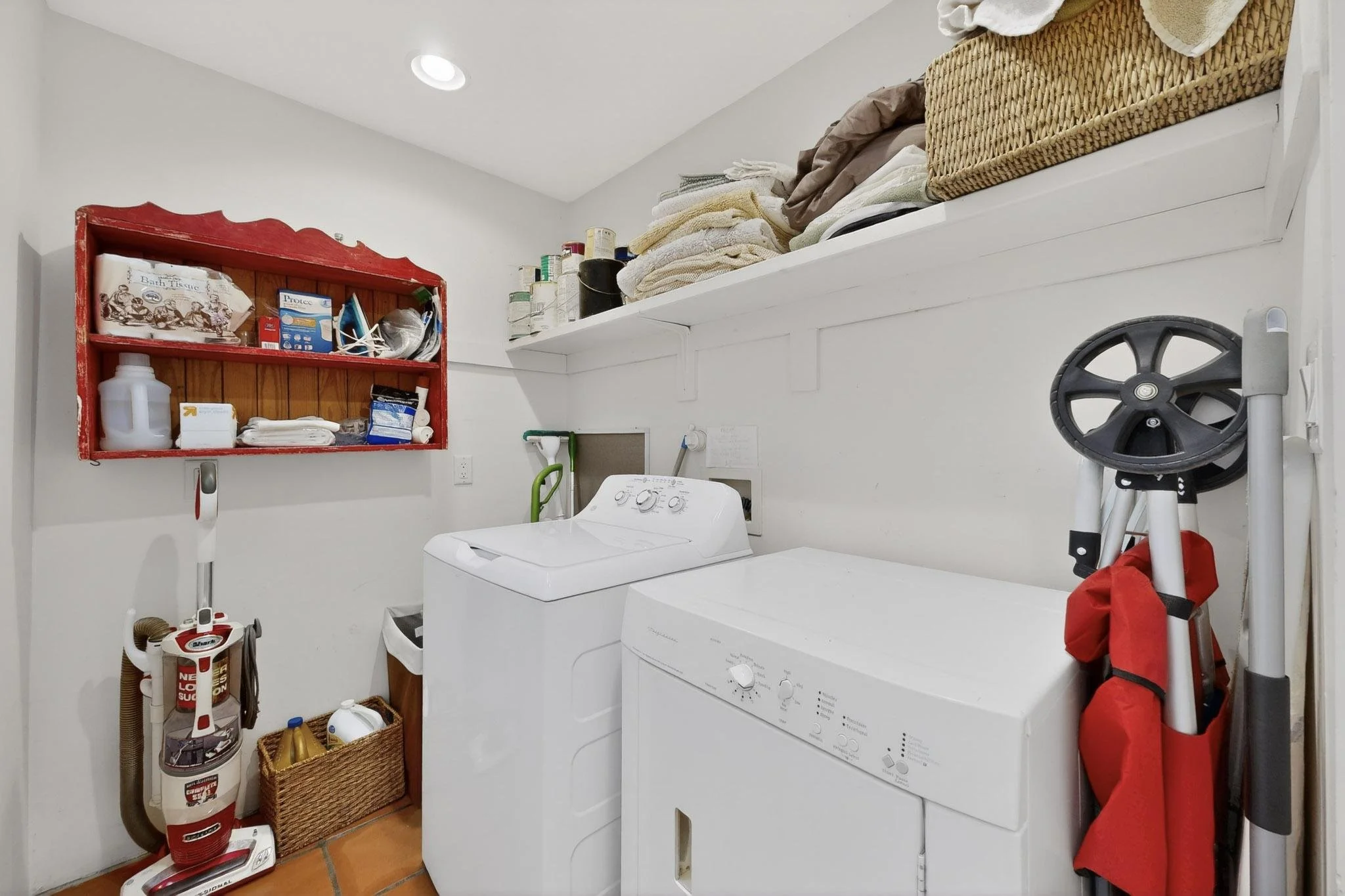 42-3D-Casas-723-Gildersleeve-St-Unit-C-12192025_074752.jpg