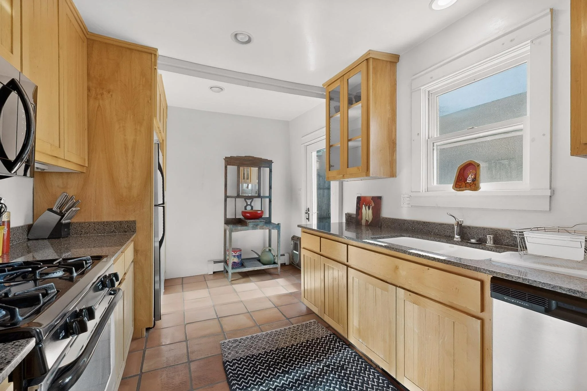 22-3D-Casas-723-Gildersleeve-St-Unit-C-12192025_075843.jpg
