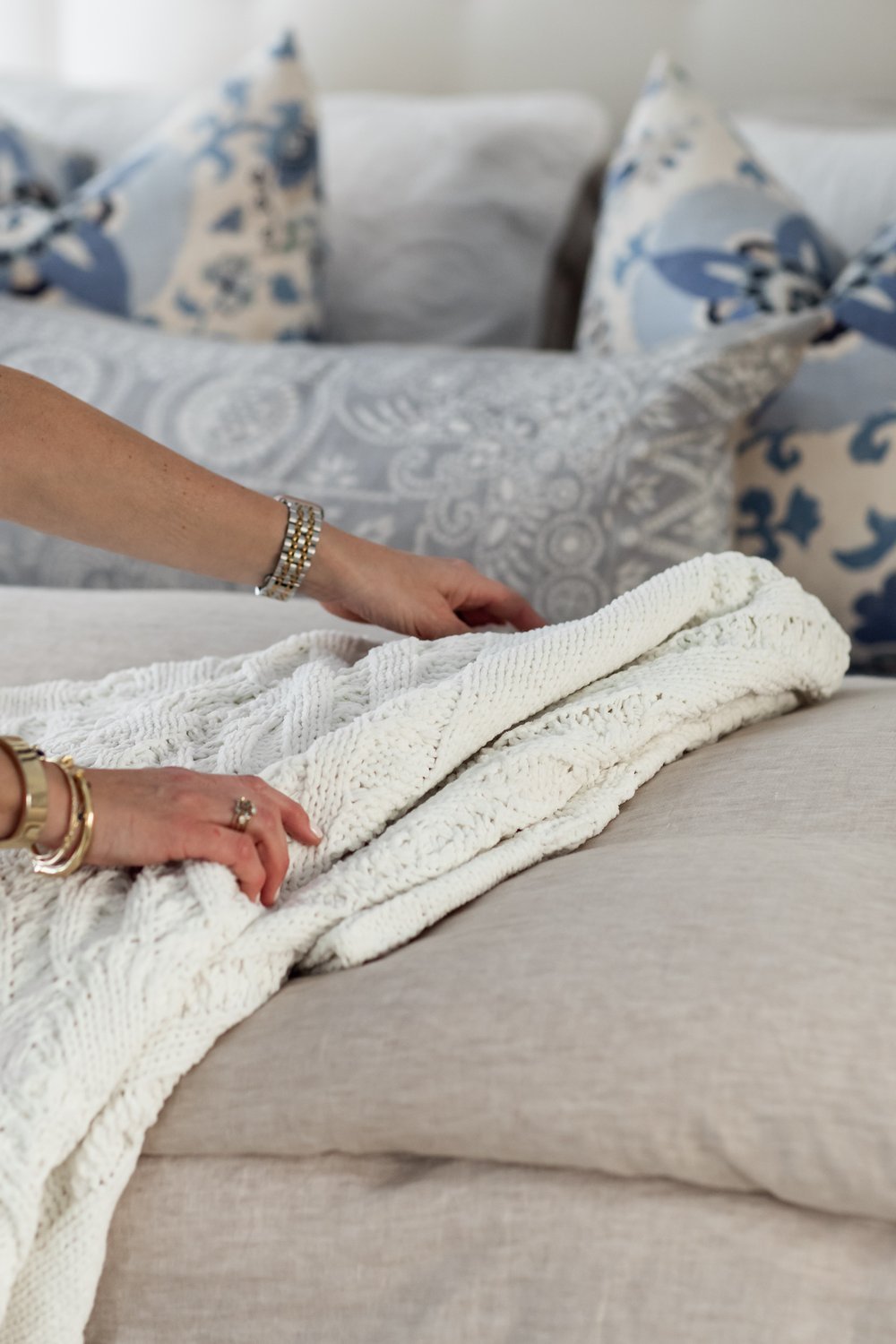 Throw blanket in bedroom interior design