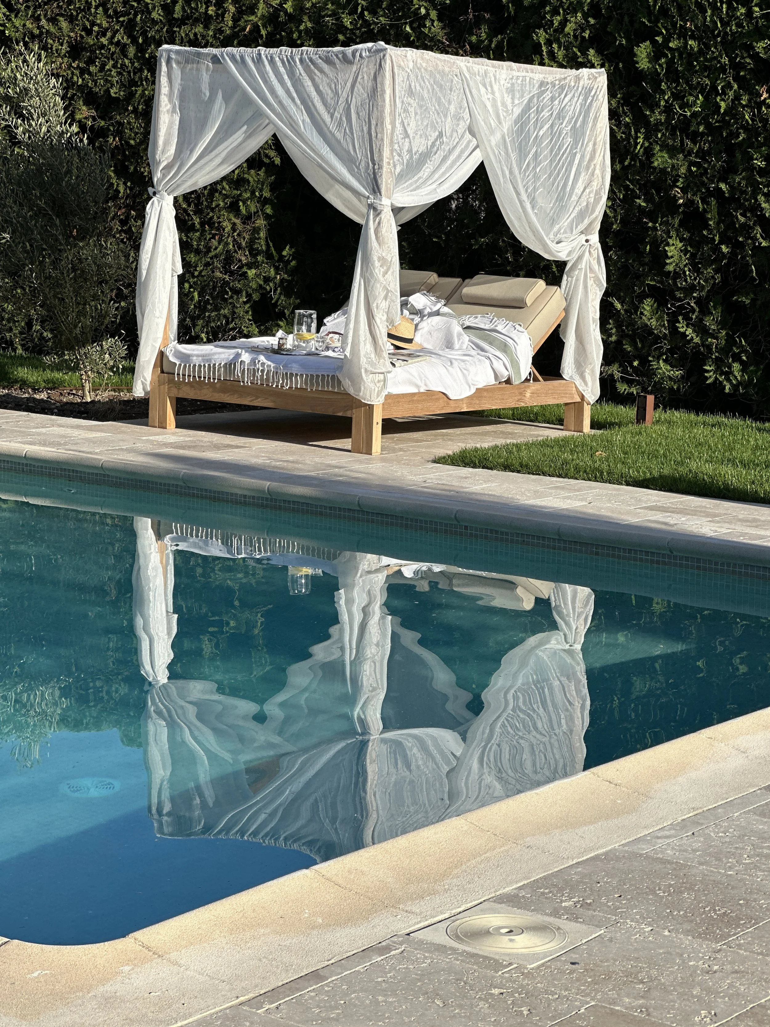 le-lagon-vert-villa-holiday-pool-gazebo-provence.JPG