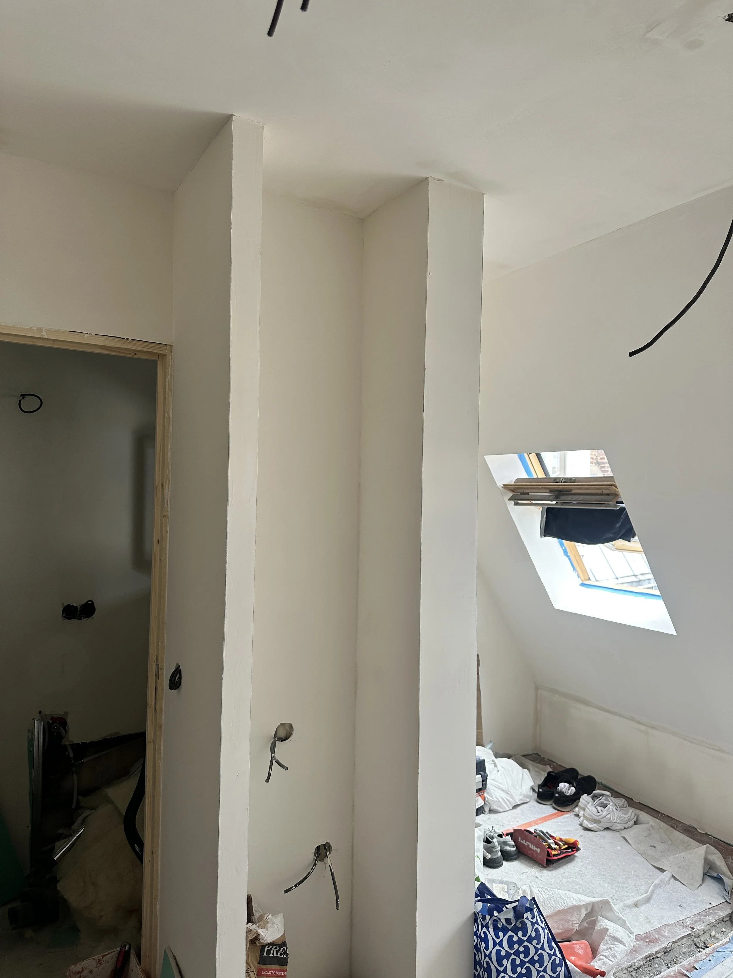 small-studio-renovation-paris-beaubourg-bea-buehler18.JPG