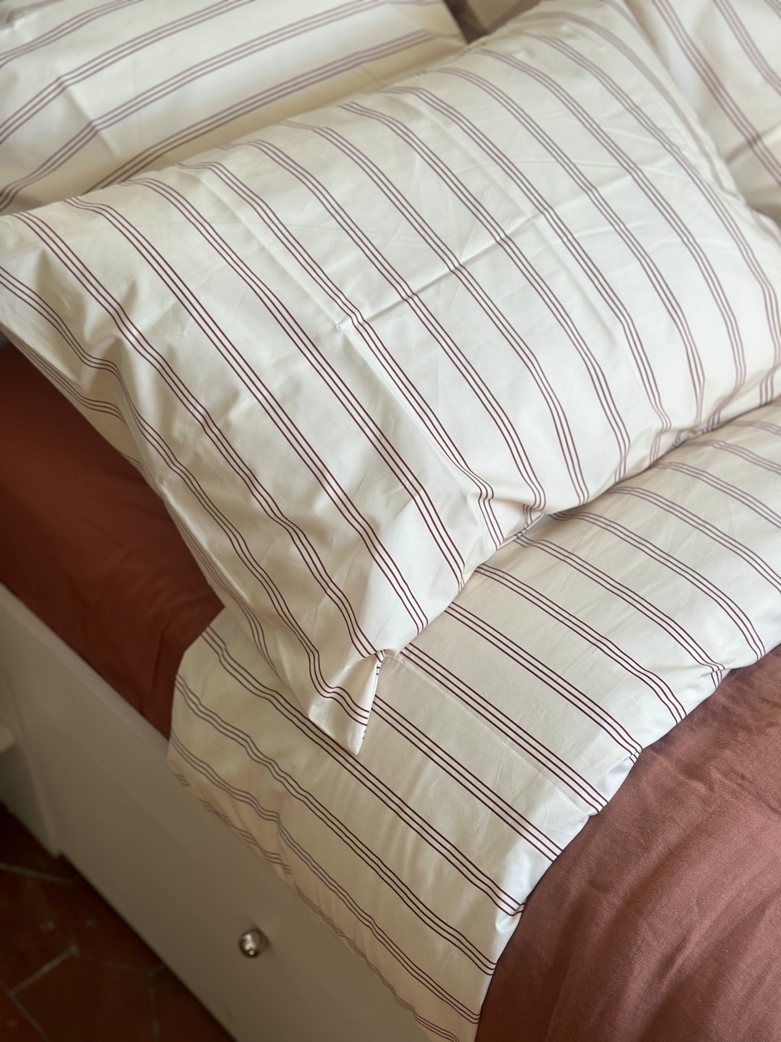 lit-detail-linge-studio-beabourg-interieur-design-bea-buehler.JPG