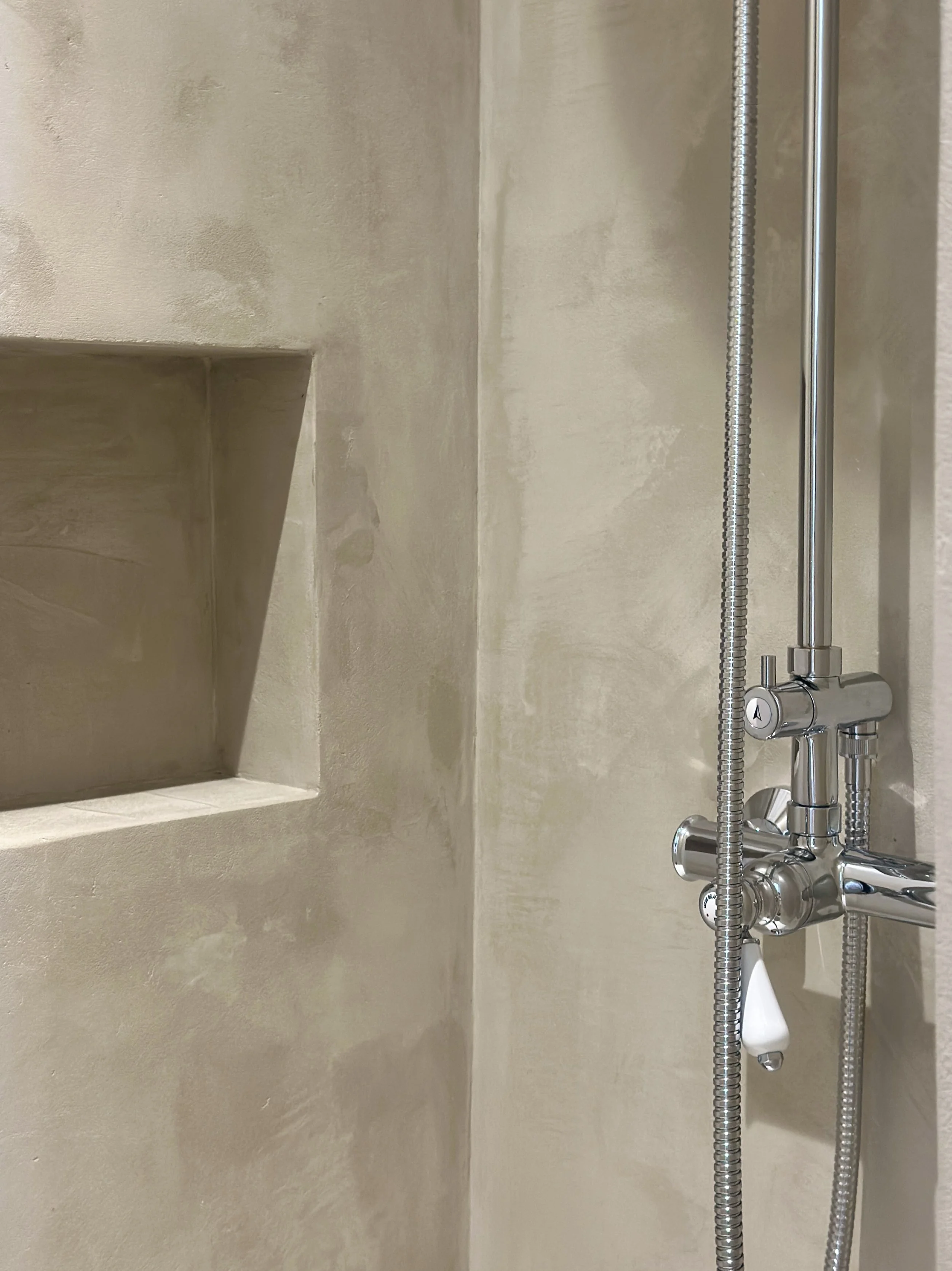 salle-de-bain-detail-douche-studio-beabourg-interieur-design-bea-buehler.JPG