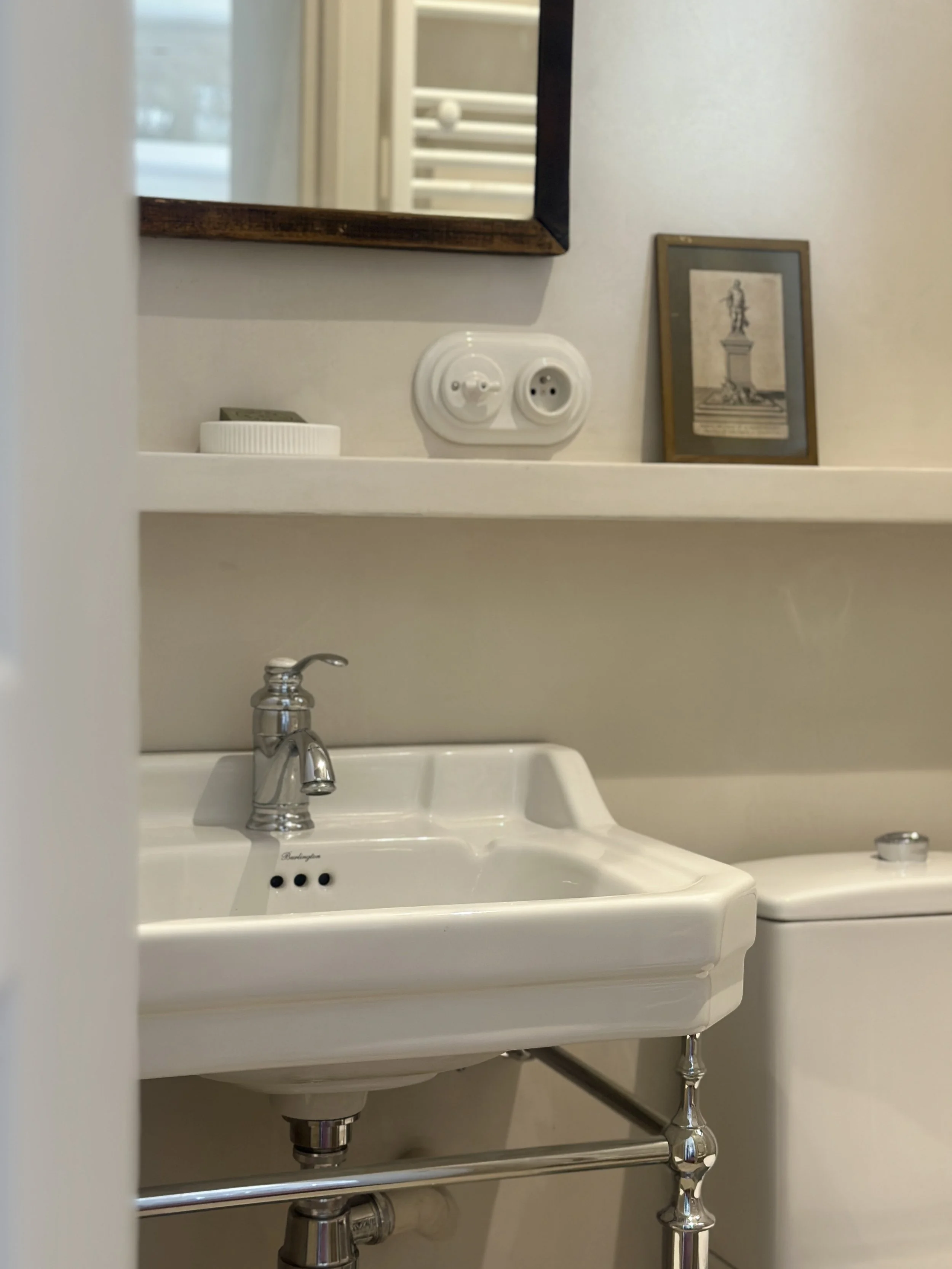 salle-de-bain-blanc-casséstudio-beabourg-interieur-design-bea-buehler.JPG