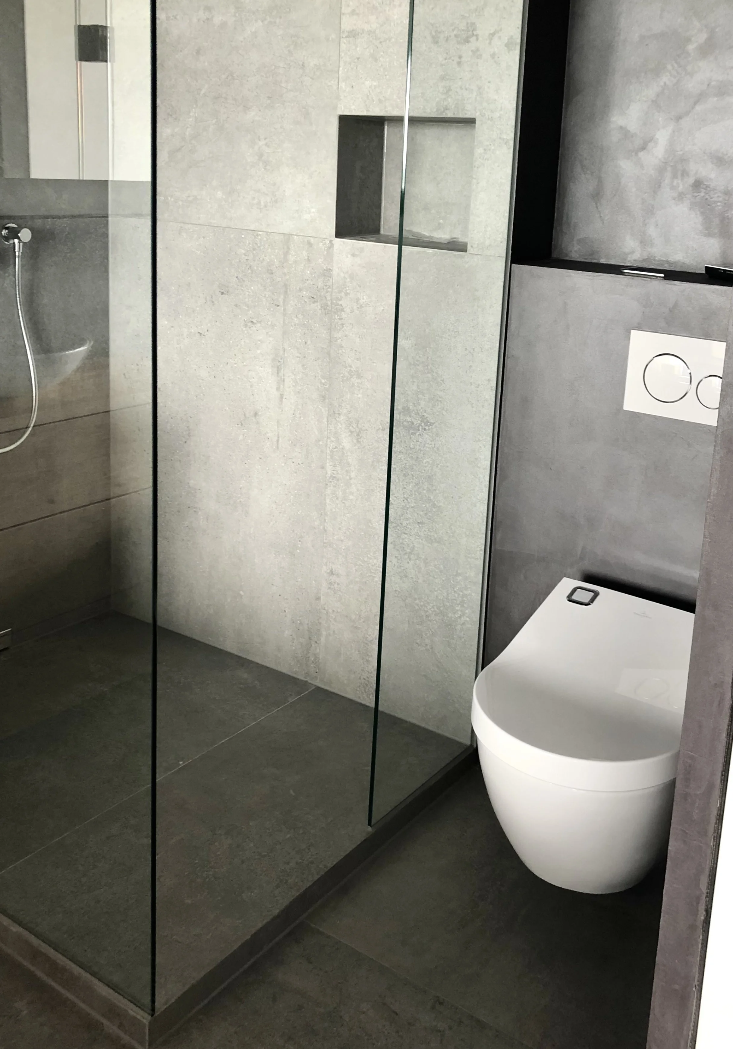architecture intérieure Munich salle de bain gris wc  japonais