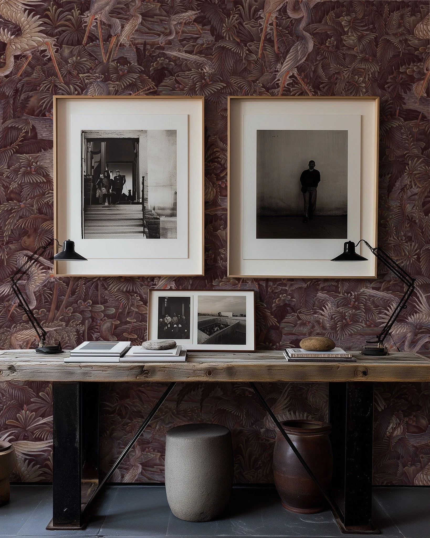 Cala Luna
Wild nature awakens in bold monochrome, where birds soar across a vivid, untamed landscape.
Cala Luna is a striking wallpaper design that transforms the essence of the natural world into a powerful visual statement.
Defined by strong, inten