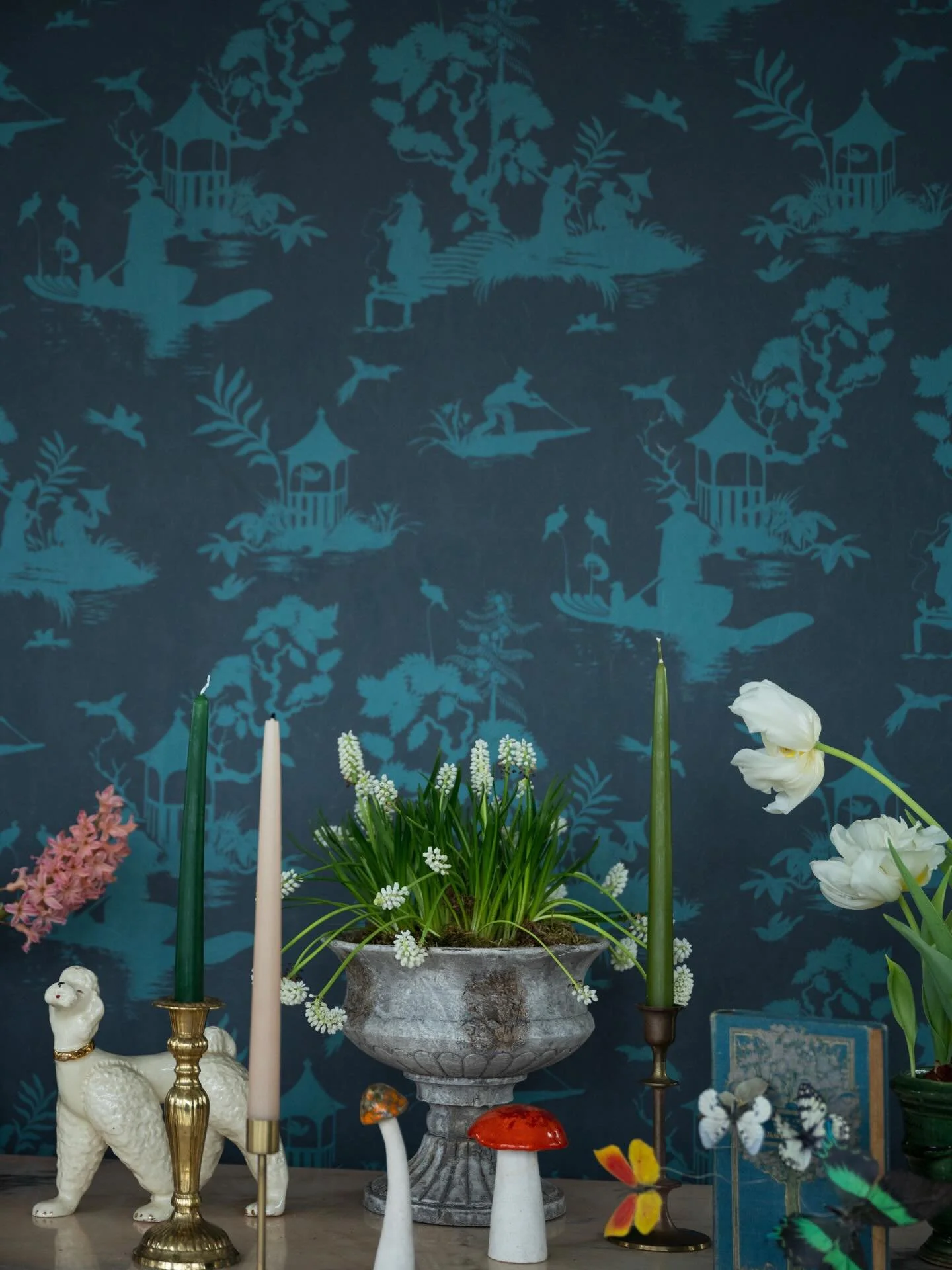 This Darlingmind Toile has been given a contemporary update whilst retaining the oriental bearing of its past. #darlingmindstudio photo: @annabrignolo