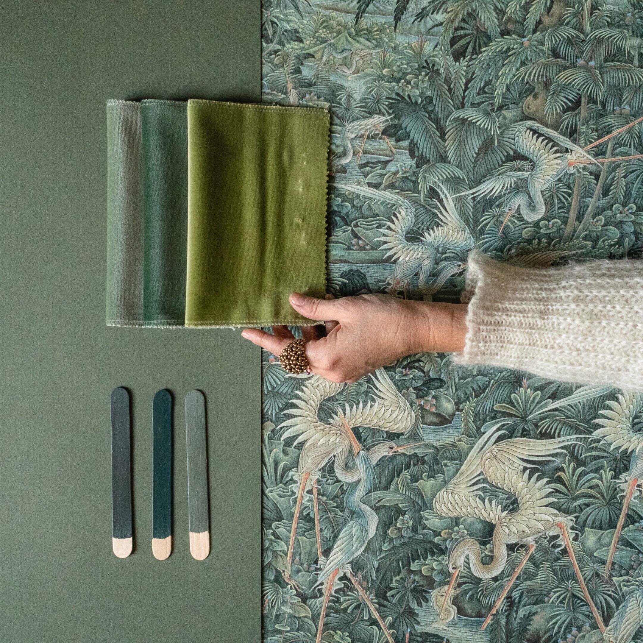 When it happens, you feel it instantly. The space shifts in presence.
A consciously designed interior is not only beautiful to look at. It is something you can truly feel.
The right wallpaper has the power to transform the perception of a space, crea