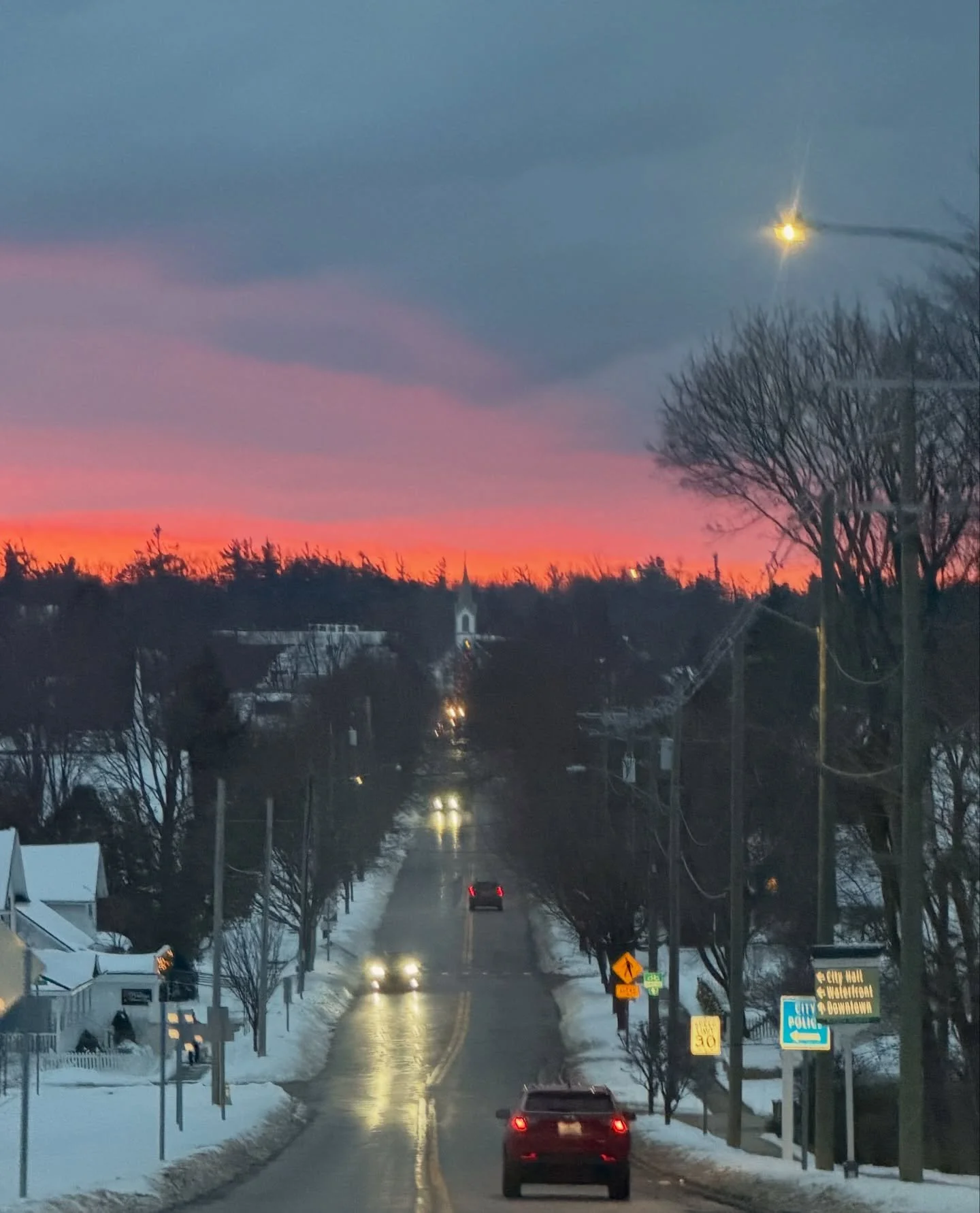Harbor Springs sunsets just hit different 💕 Snowy roads, glowing skies, and that quiet small-town magic we&rsquo;ll never take for granted. 

See you Thursday when we reopen for Smash Burger Night 4-8pm. #harborsprings #pondhill