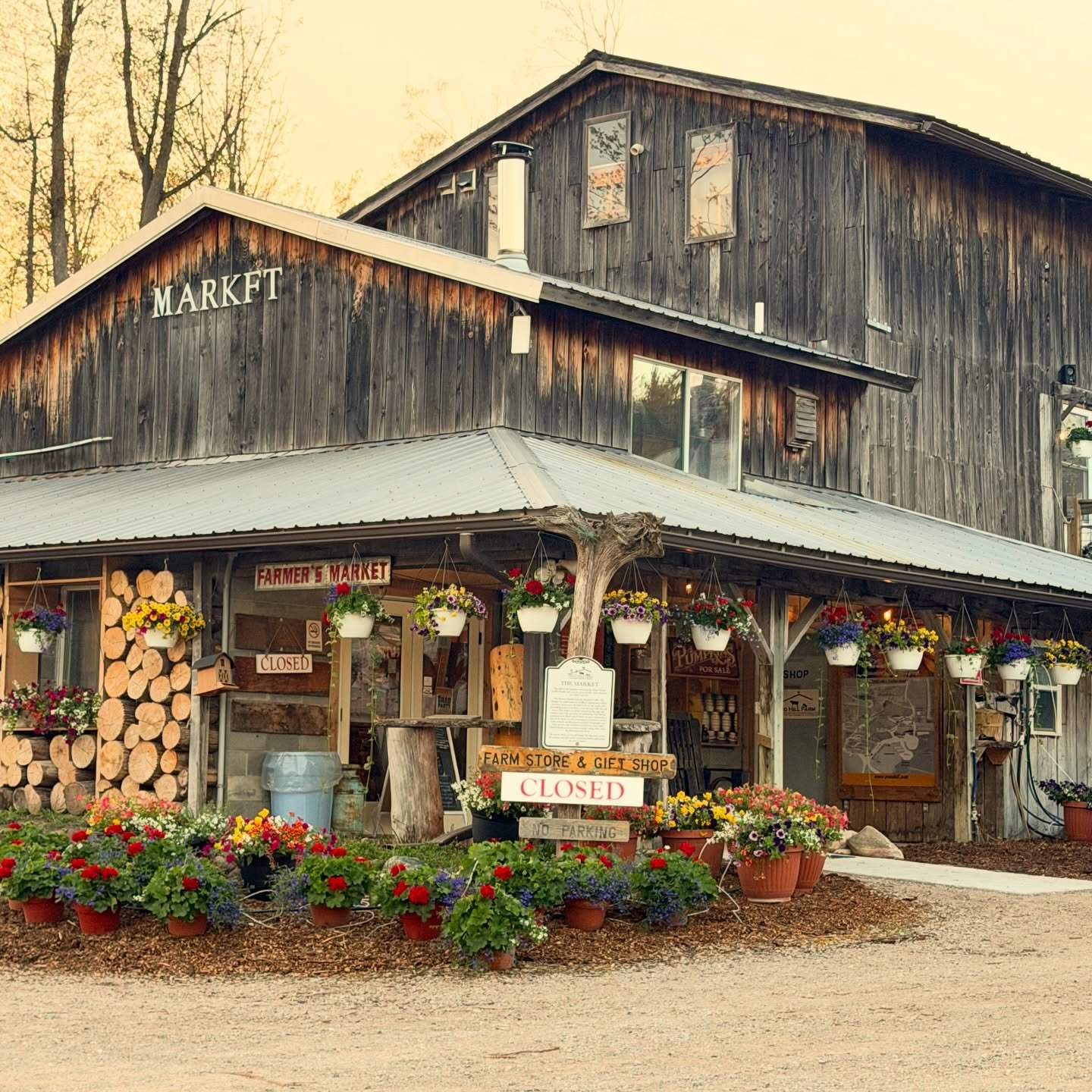 Happy Saturday from the farm! We&rsquo;re open all day today from 9am&ndash;8pm and ready for all the Zoo De Mac riders rolling through!

Stop by for breakfast burritos, live music by Terry Coveyou this morning, our new Moose Knuckles bike jerseys, b