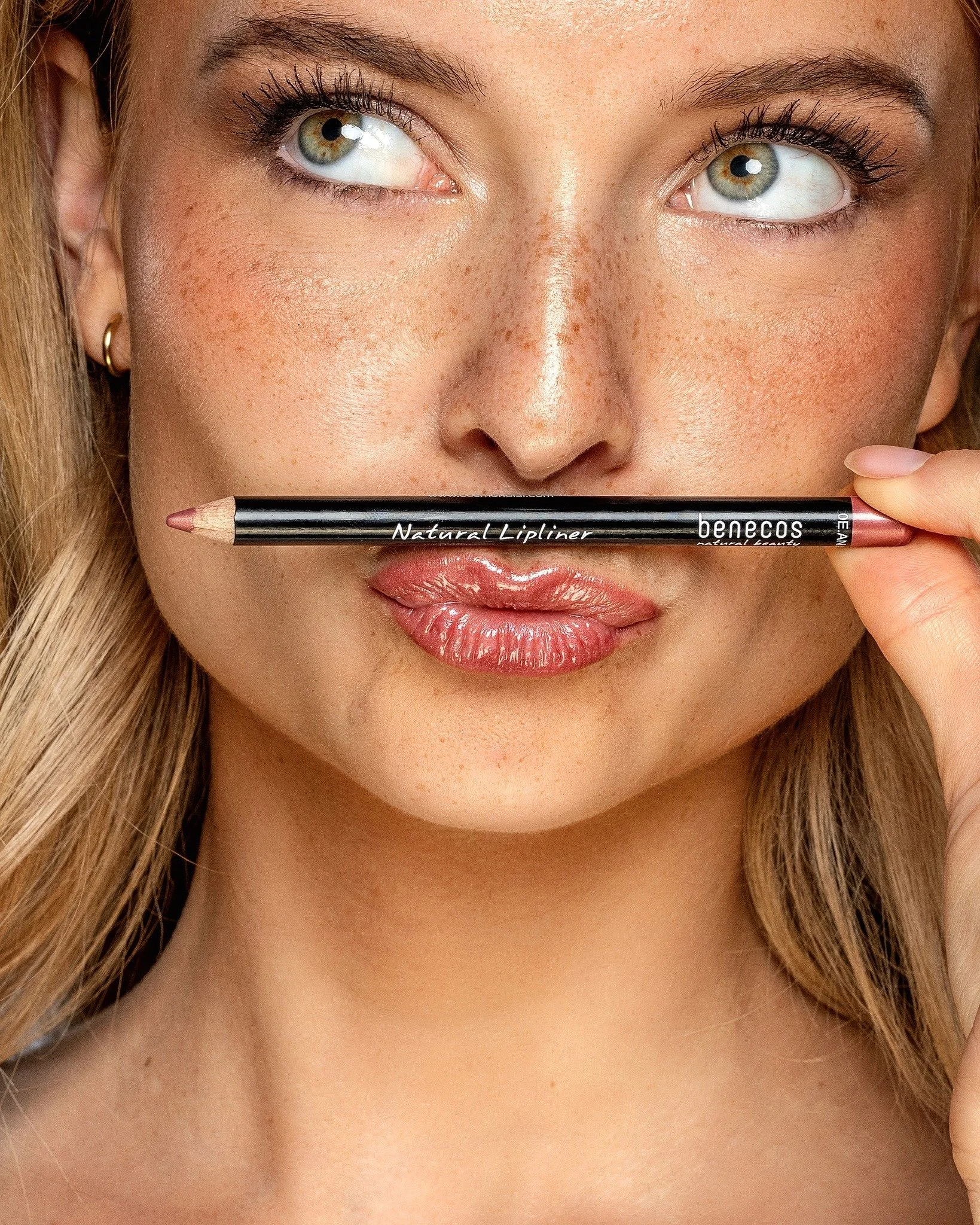 Say hello to Benecos natural Lipliner. In pink, brown, red, berry and sandalwood. 

https://www.benecos.com.au/shop/make-up/lips

#naturalbeauty #naturalmakeup