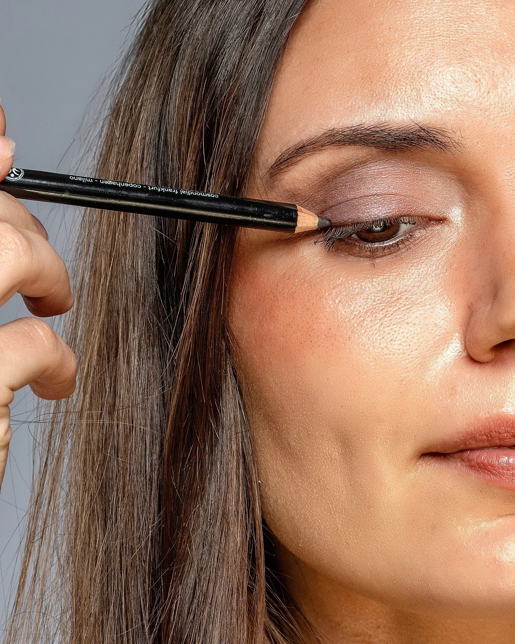 Benecos Natural Kajal Eyeliner Pencil is our top seller in Australia, and it's available in 9 colours!

https://www.benecos.com.au/shop/make-up/eyes

#naturalbeauty #naturalmakeu