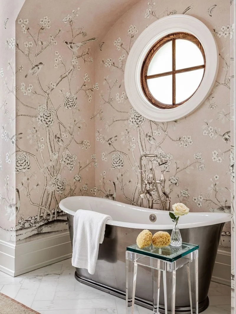 A February kind of retreat.⁠
⁠
@theberndsencompany&rsquo;s serene bathroom design feels equal parts romantic and restorative. An inviting space to unwind, recharge and savor the quieter moments of the month 🤍⁠
⁠
📷️: @jeffherrphoto⁠
⁠
#SHARESocialCo