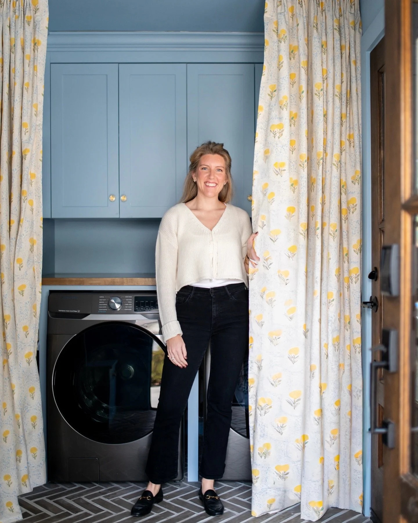 Is there anything better than watching a project come together?⁠
⁠
Take a behind-the-scenes look at @hattinkhomesinteriors latest project shoot, where the details do the talking ✨⁠
⁠
📷️: @marilynmorganphoto