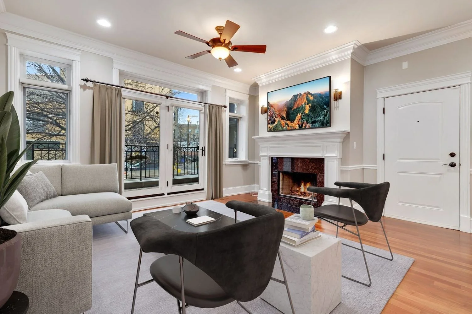 3021 N Southport Ave, #1B