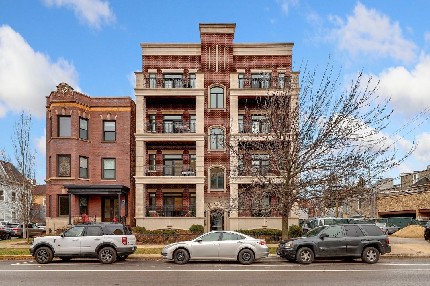 3021 N Southport Ave, #1B