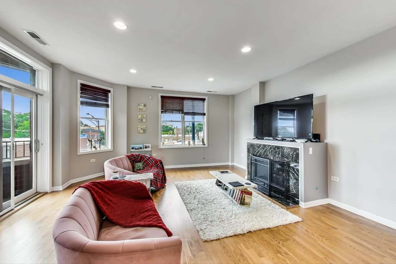 2472 W Foster Ave, #306