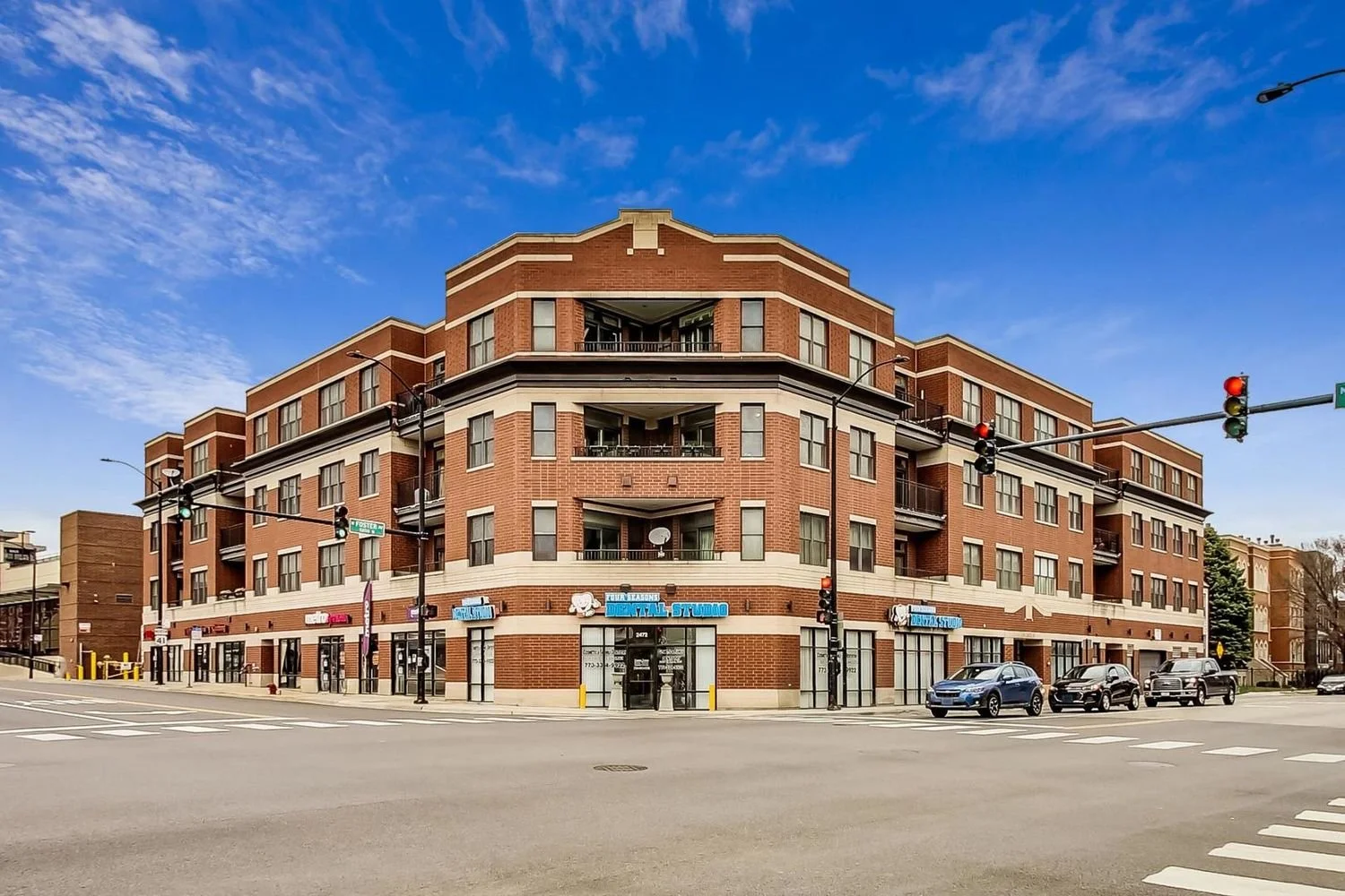2472 W Foster Ave, #306