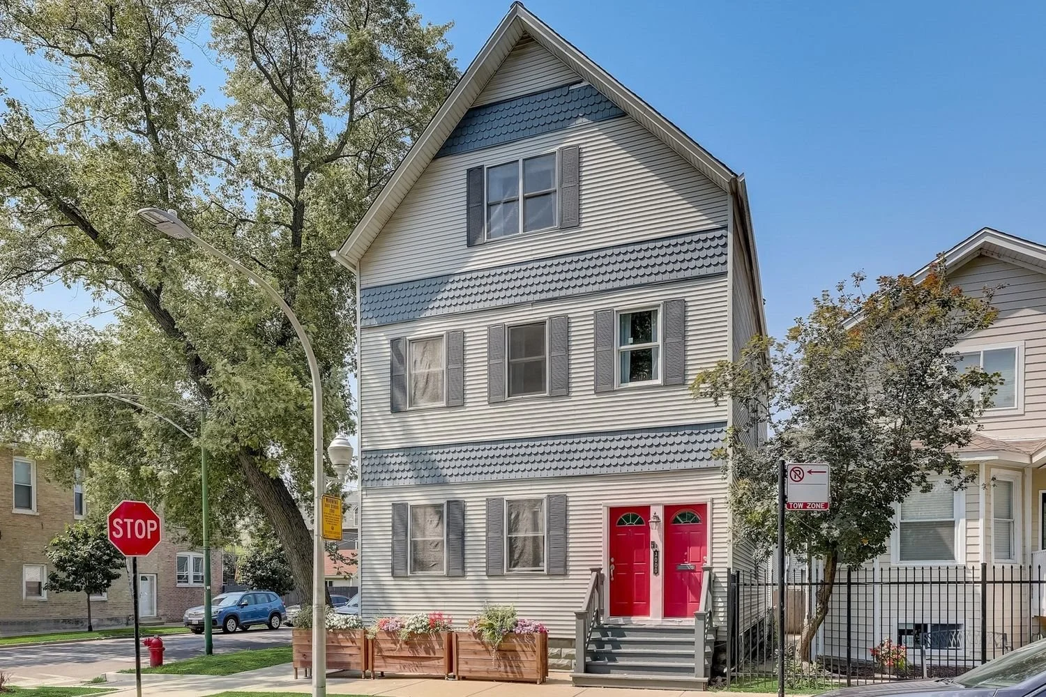 3000 N Hoyne Ave, #1