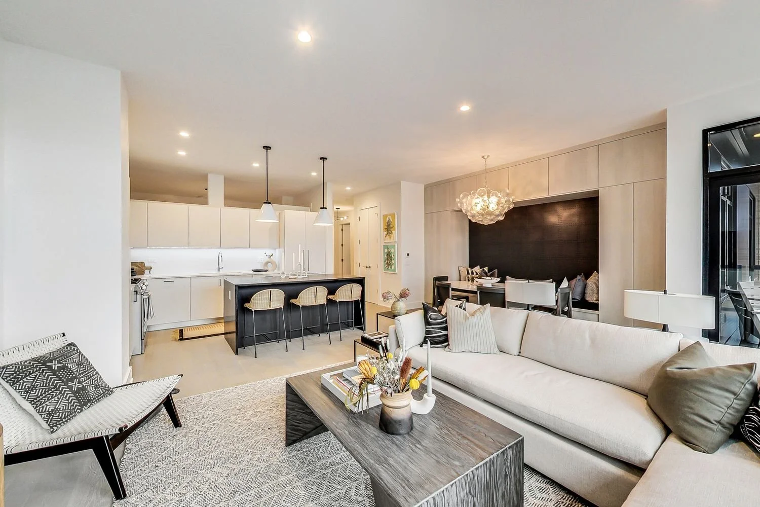 1701 W Webster Ave, #405