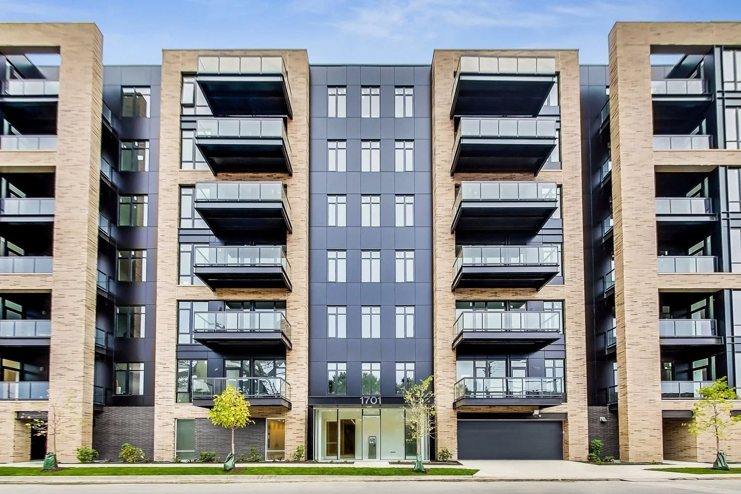 1701 W Webster Ave, #405