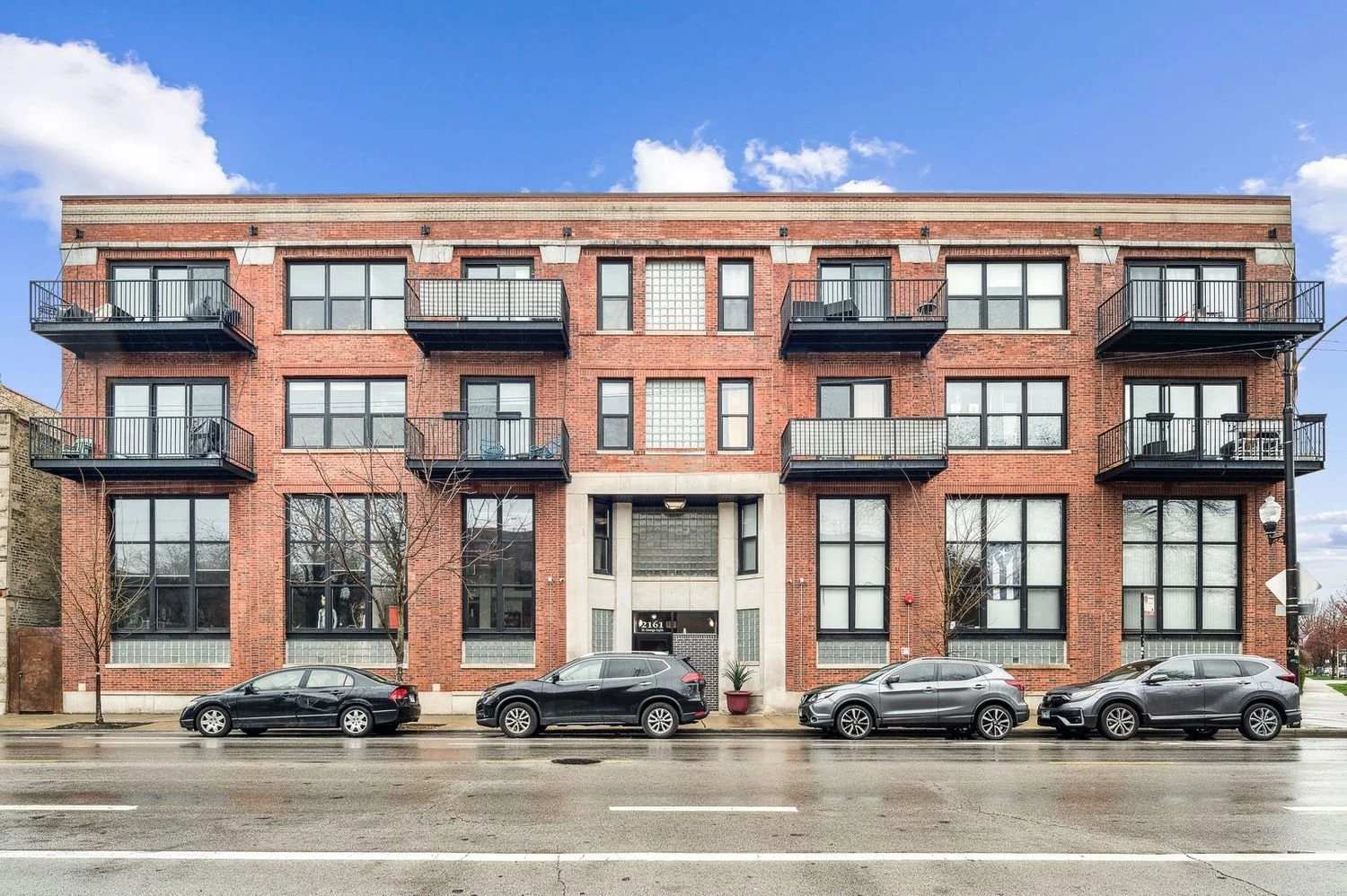 2161 N California Ave, Unit 302