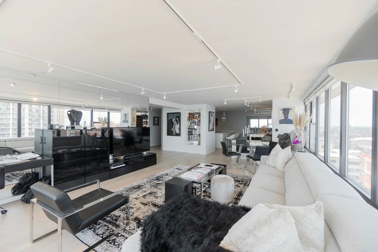 5801 N Sheridan Rd Unit 16C 