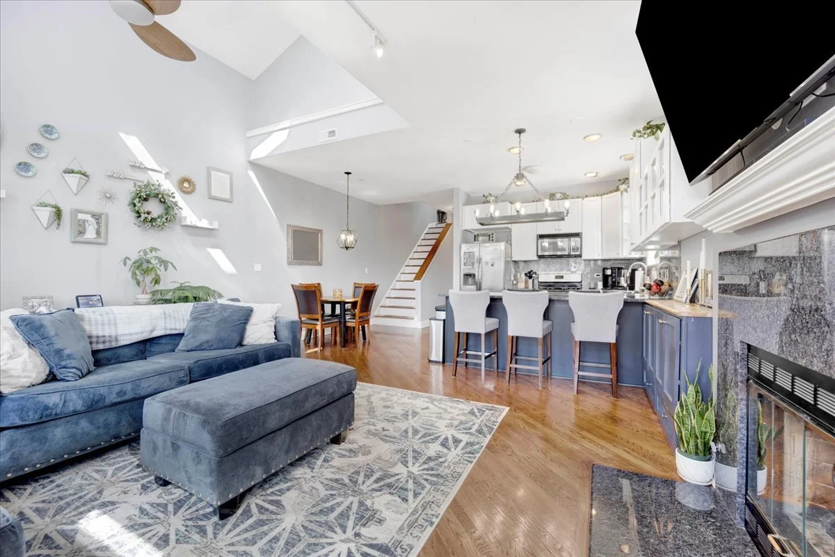 2014 W Augusta Blvd, Unit 3