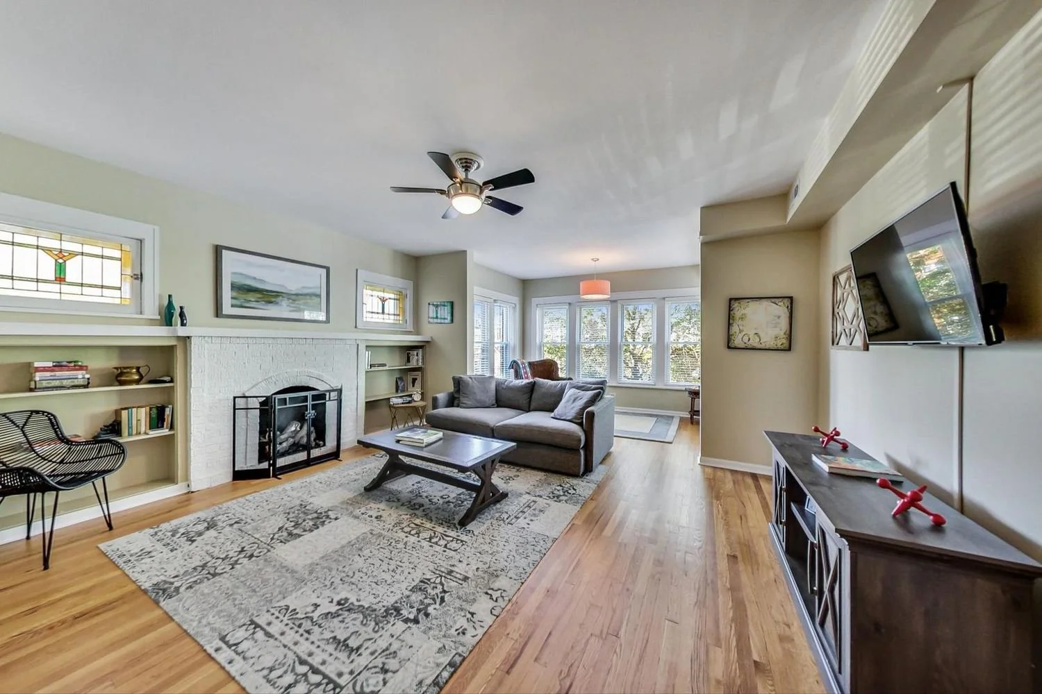 4855 N Washtenaw Ave, Unit 2
