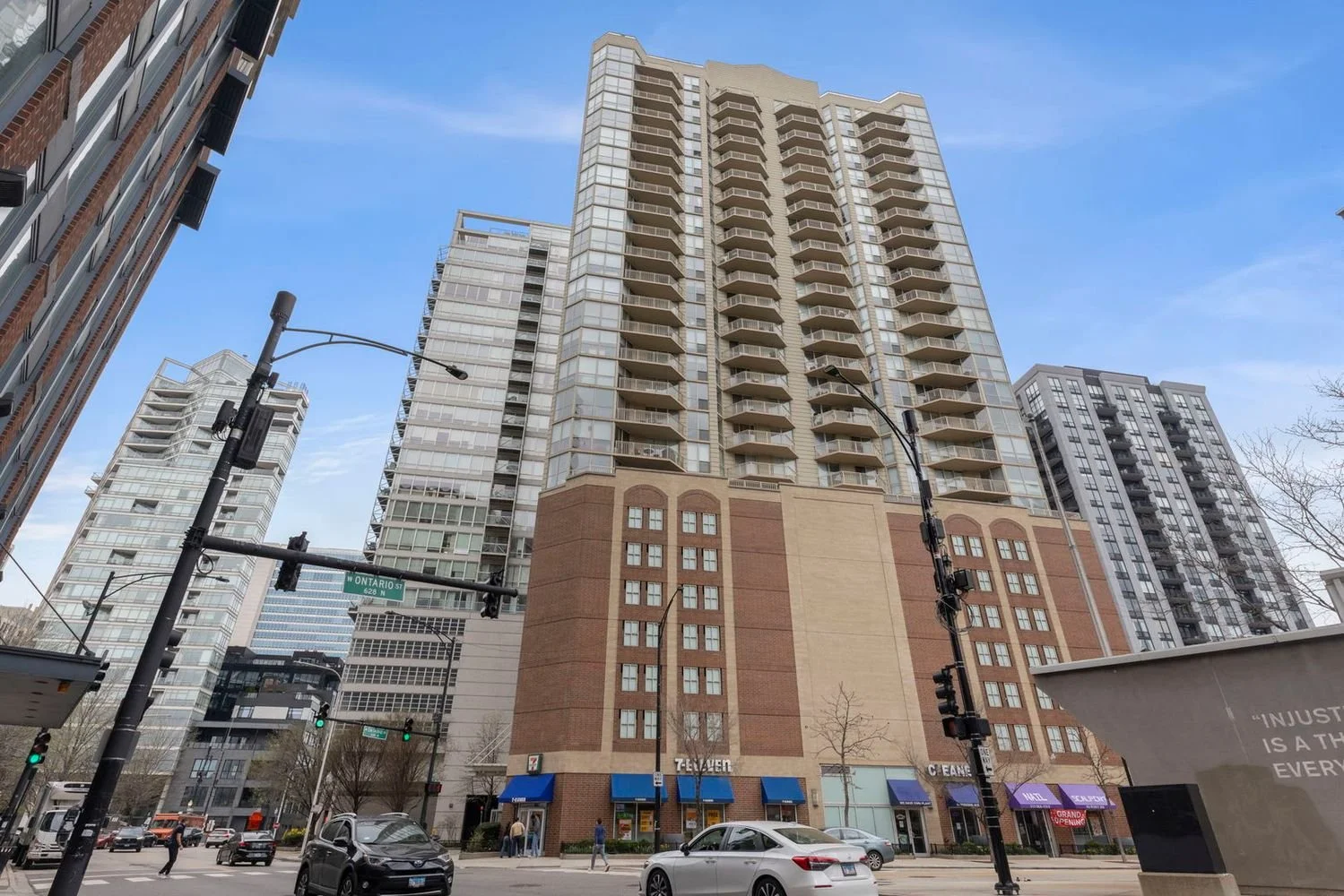 645 N Kingsbury St, Unit 2109